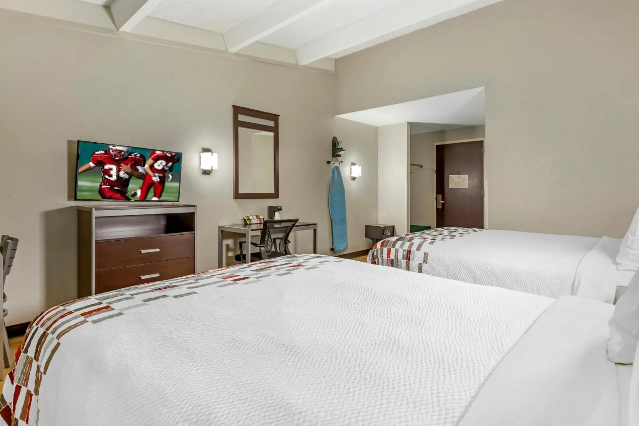 Photo of the whole room, Bed in Red Roof Inn Lumberton