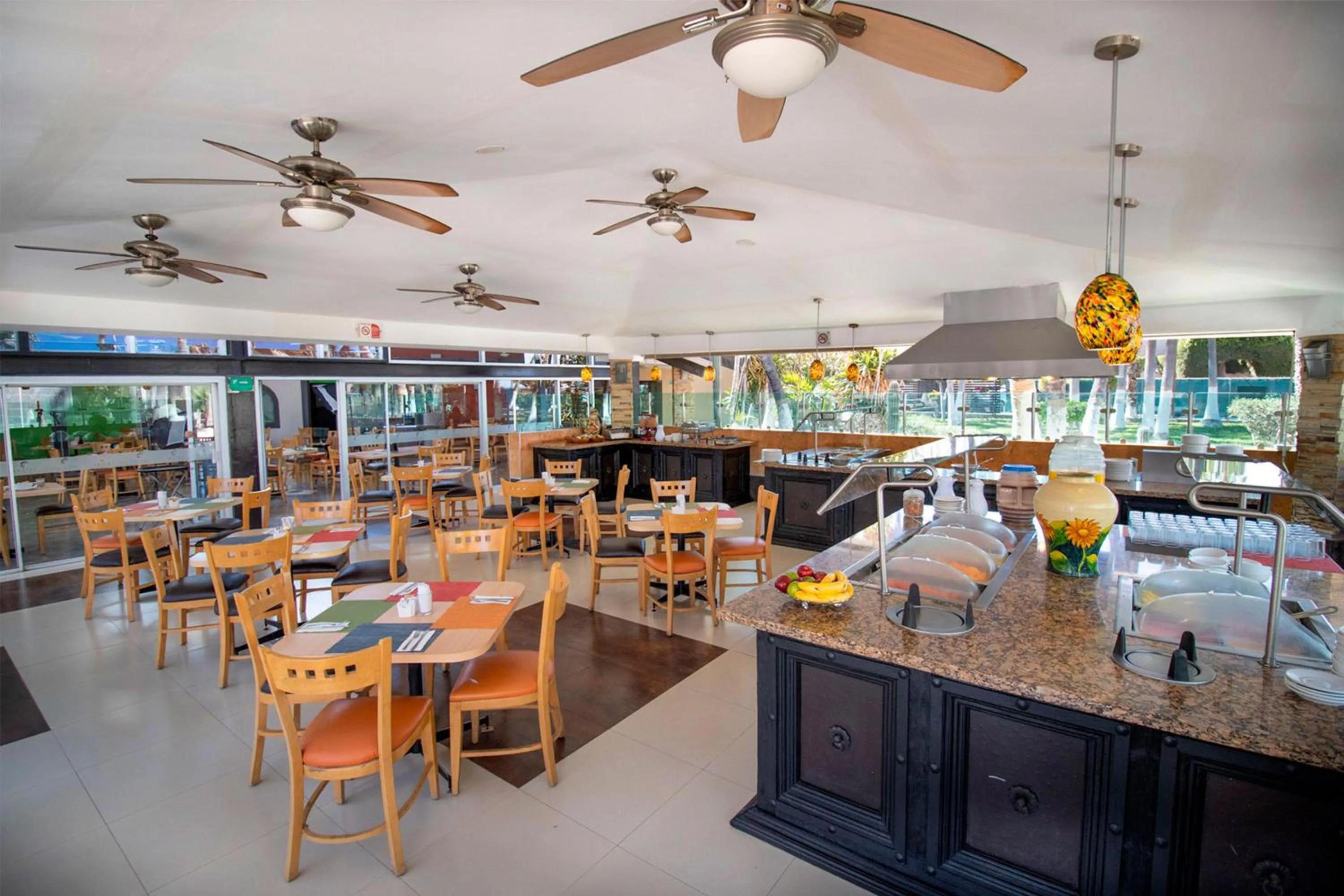 Restaurant/places to eat in Araiza Palmira Hotel y Centro de Convenciones