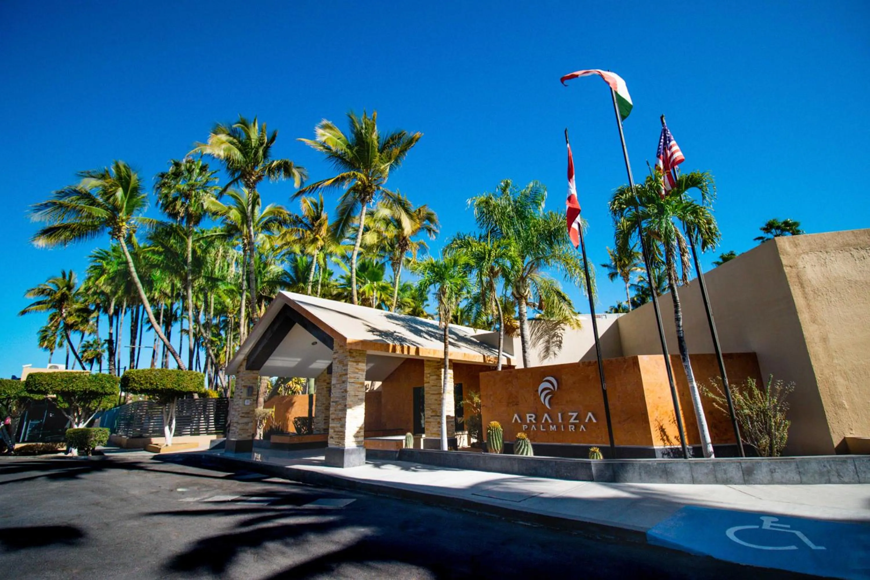 Facade/entrance in Araiza Palmira Hotel y Centro de Convenciones
