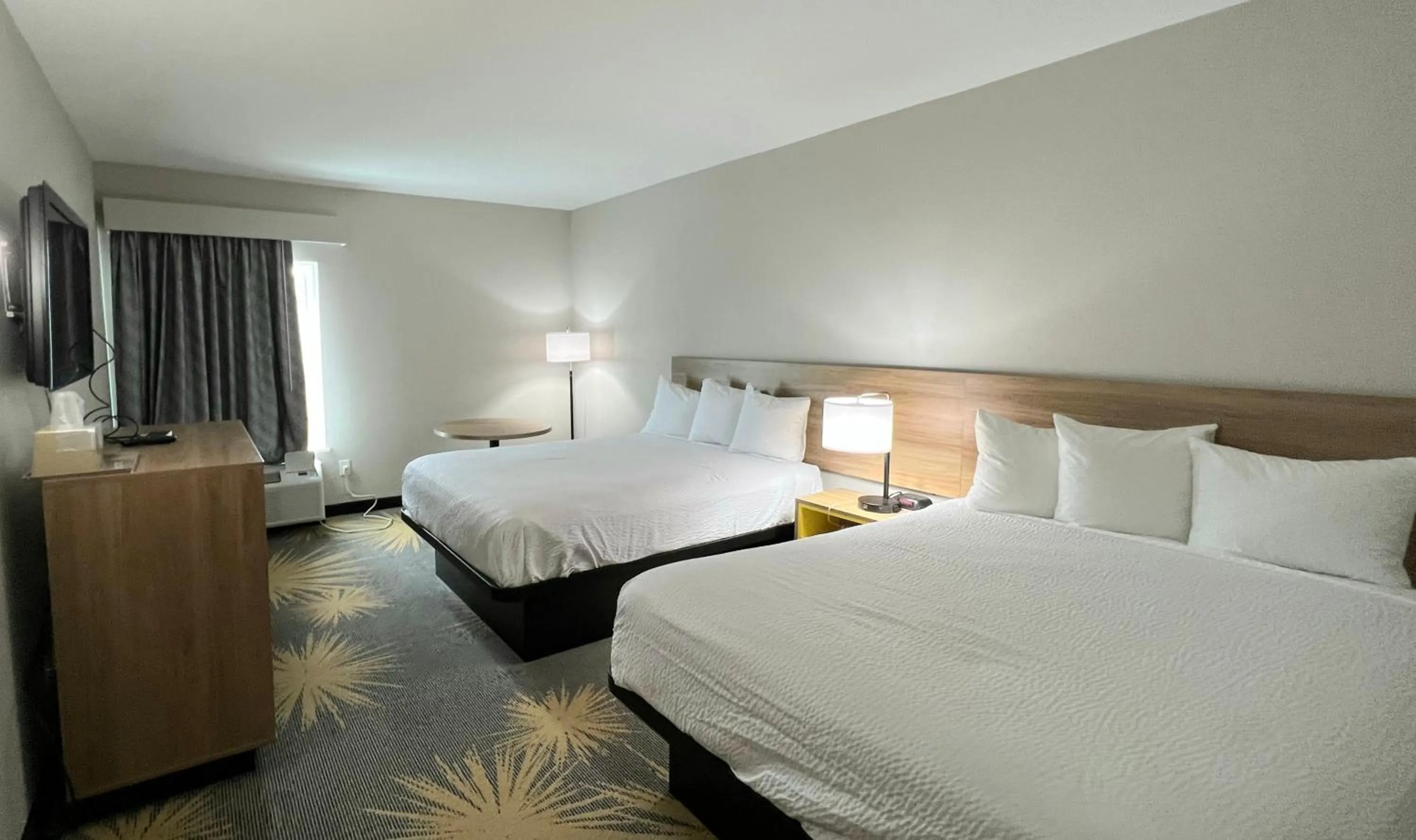 Bedroom, Bed in Days Inn by Wyndham LaPlace- New Orleans