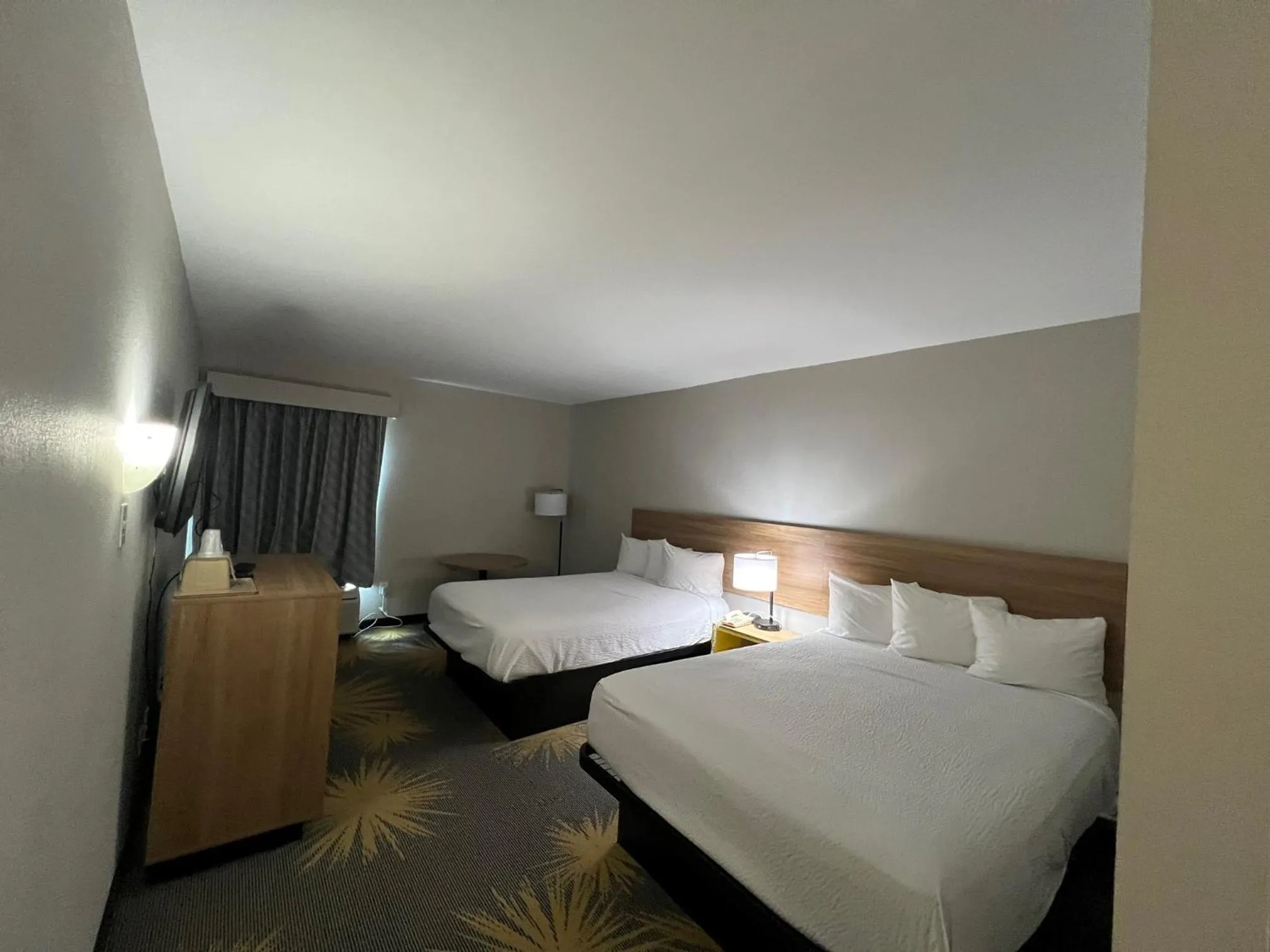 Bedroom, Bed in Days Inn by Wyndham LaPlace- New Orleans