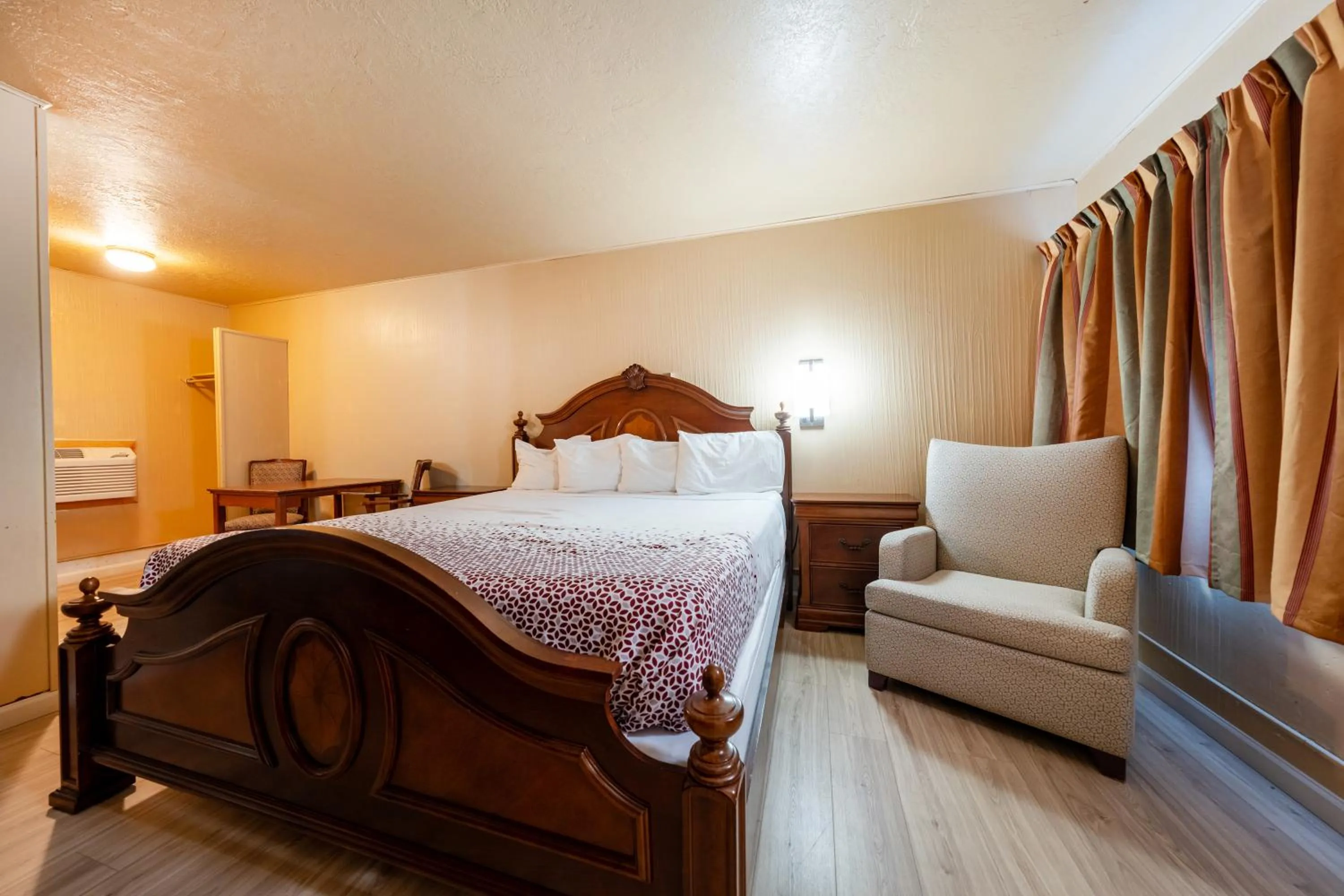 Bedroom, Bed in Juniper Motel Madras by Townhouse