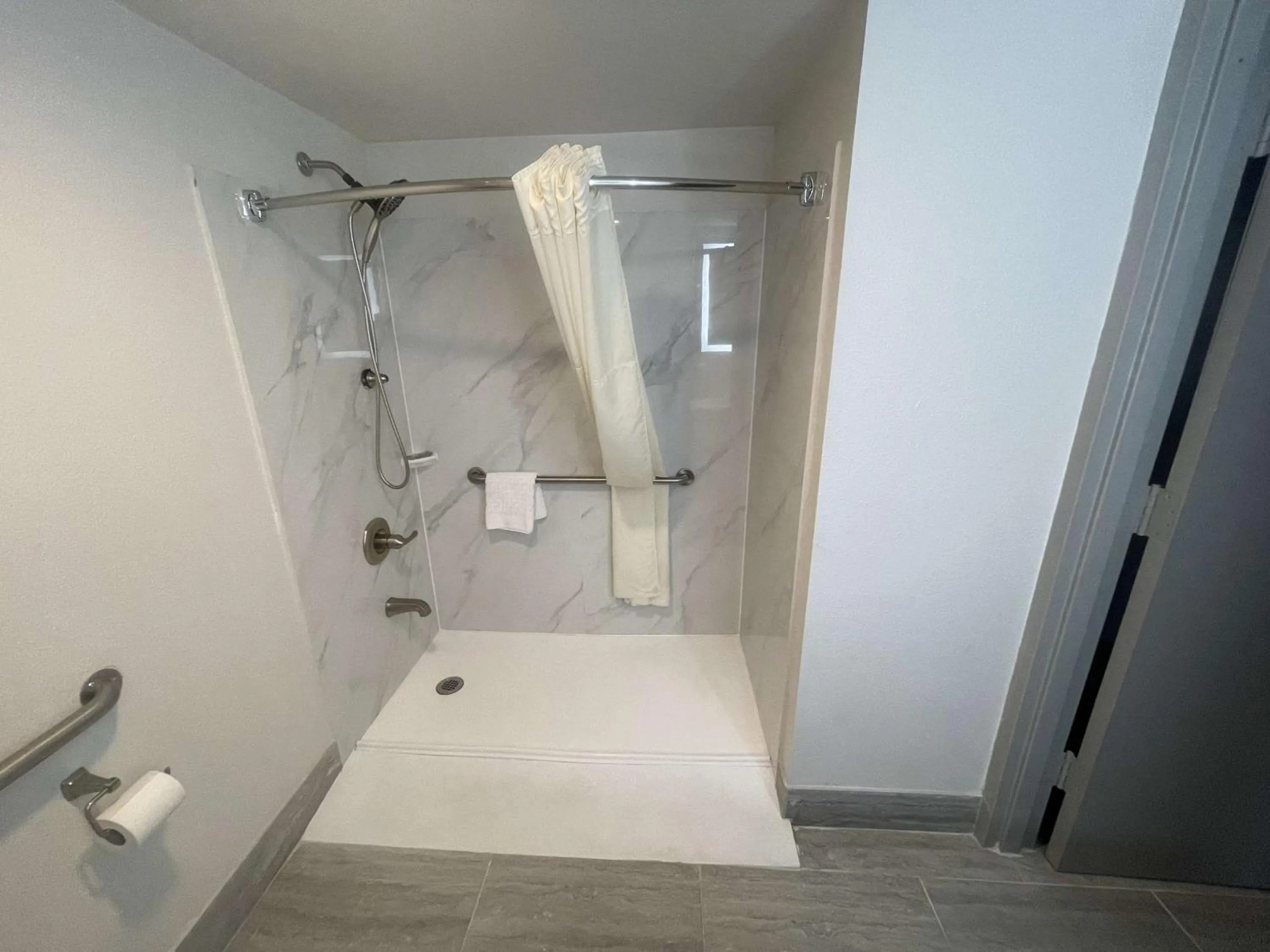 Bathroom in Best Western Westgate Inn