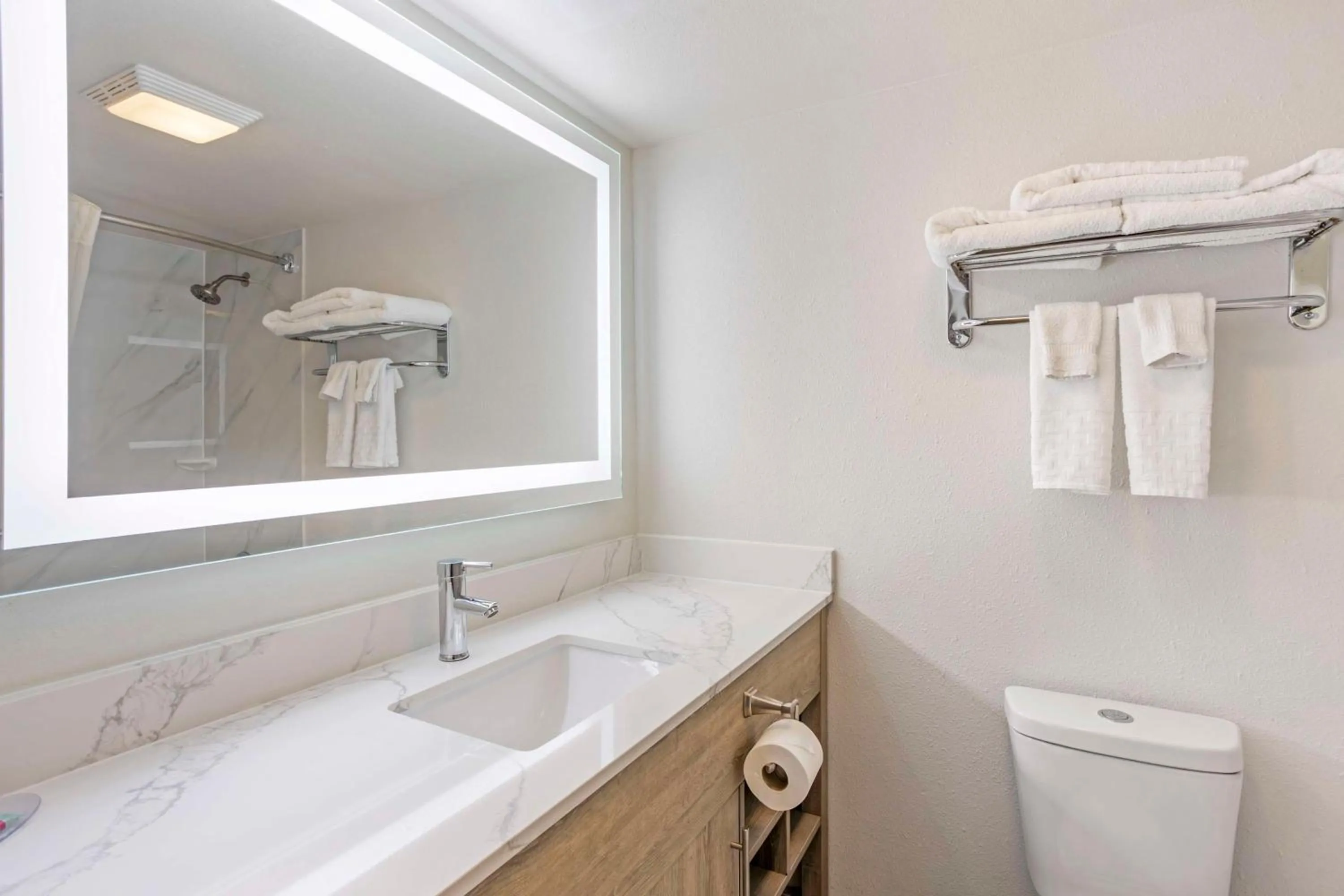 Bathroom in Best Western Westgate Inn