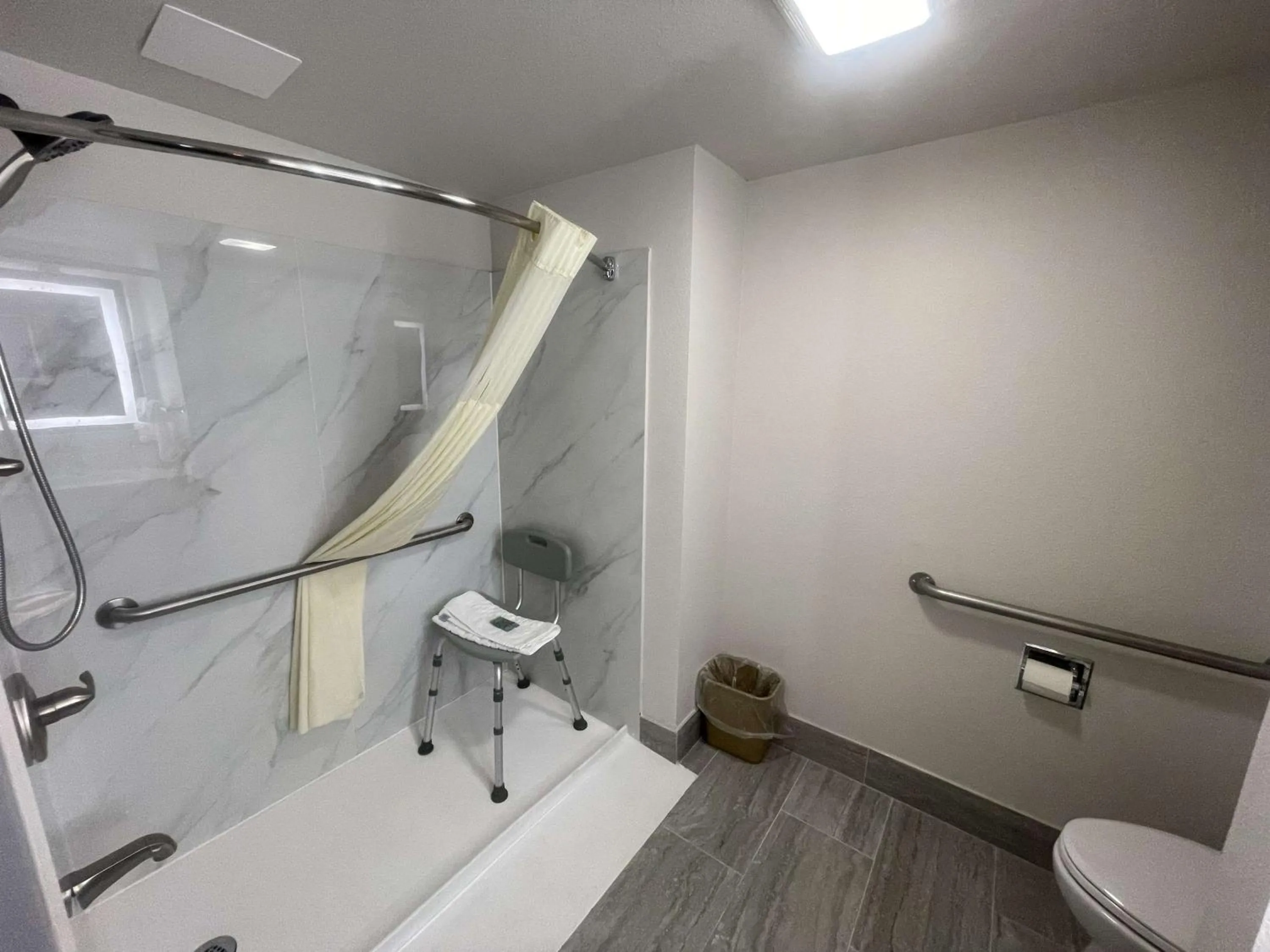 Bathroom in Best Western Westgate Inn