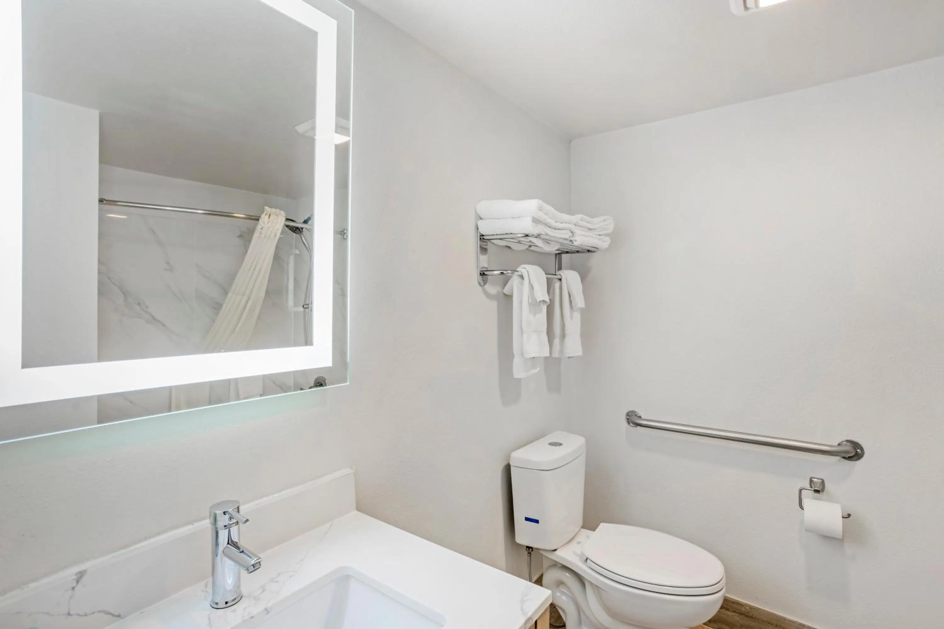 Toilet in Best Western Westgate Inn