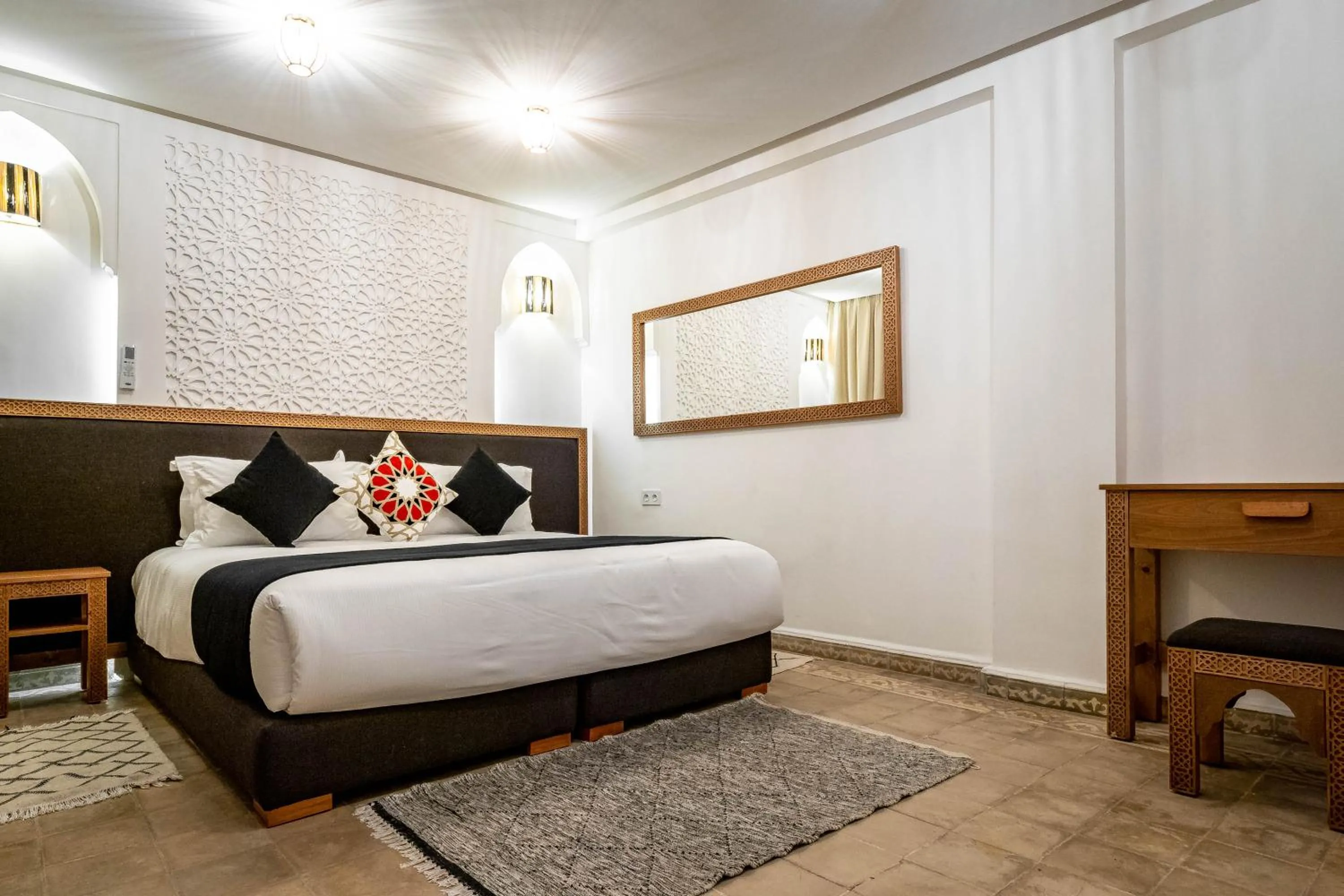 Bedroom, Bed in Riad Hamdane Rooftop & SPA