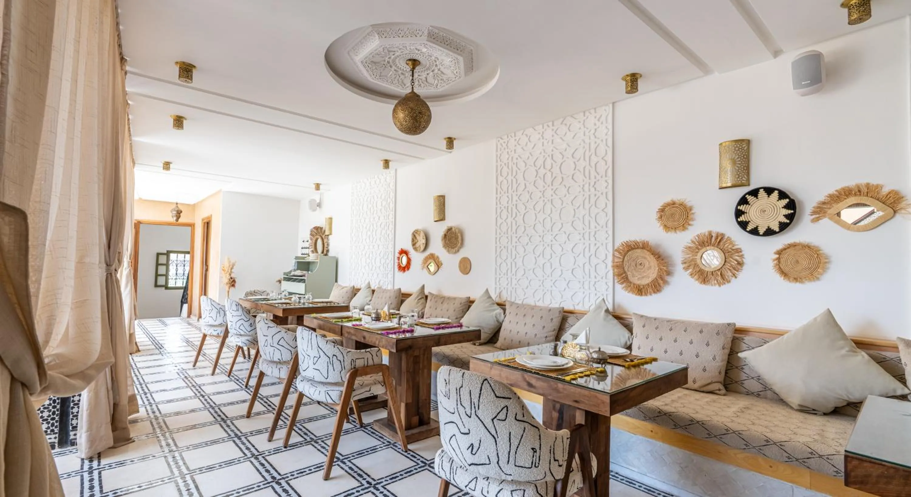 Restaurant/places to eat in Riad Hamdane Rooftop & SPA