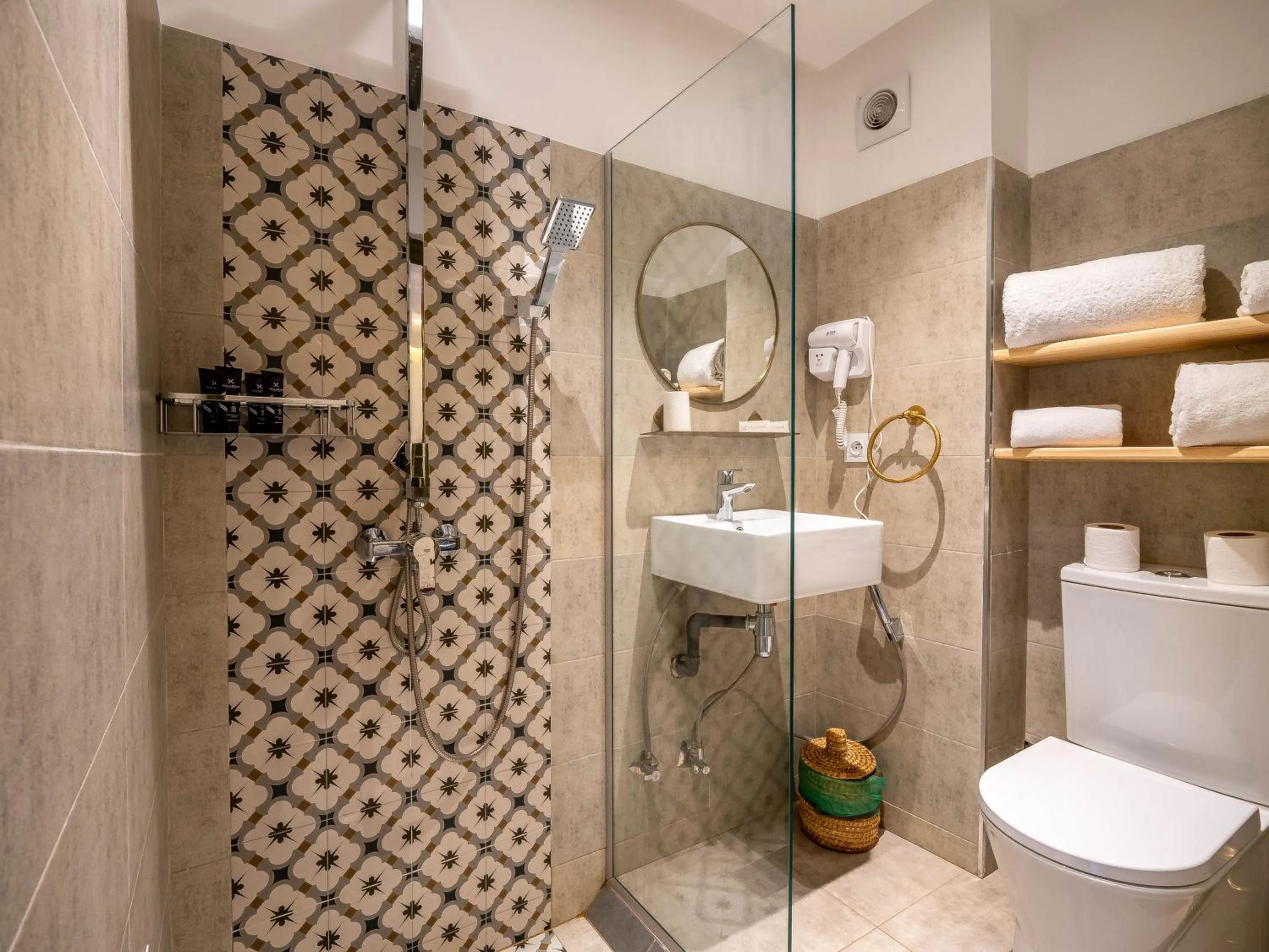 Shower in Riad Hamdane Rooftop & SPA