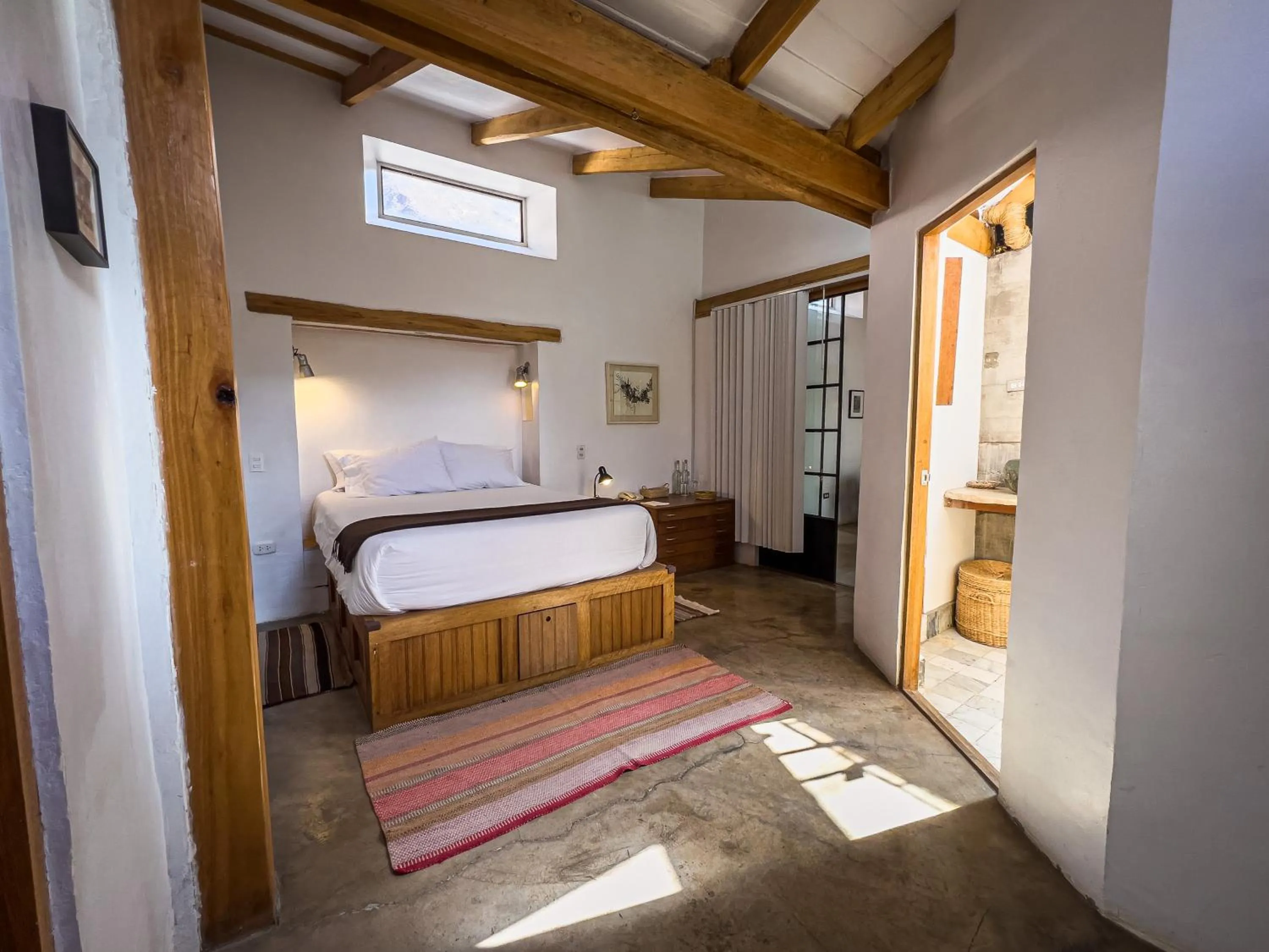 Photo of the whole room, Bed in El Albergue Ollantaytambo