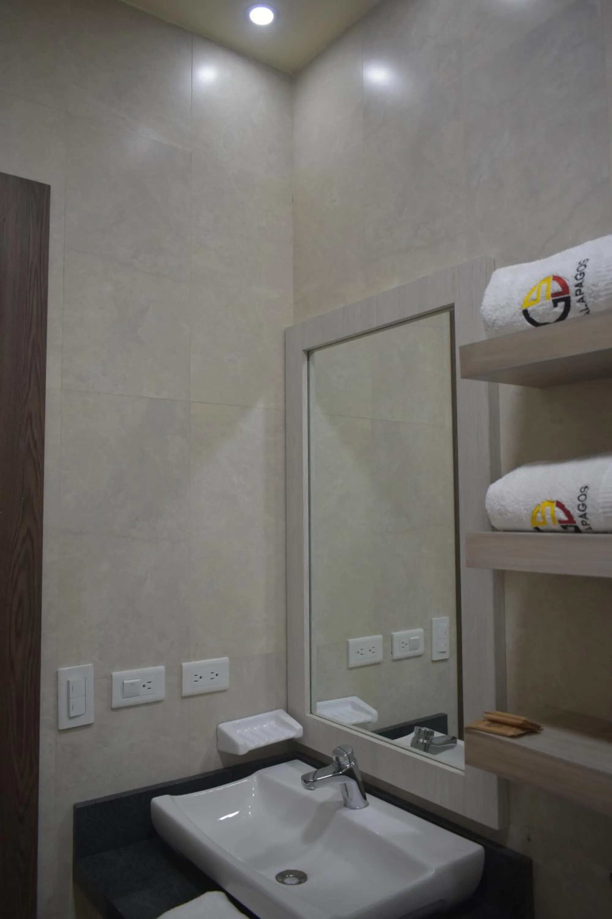 Bathroom in Hotel La Laguna Galapagos