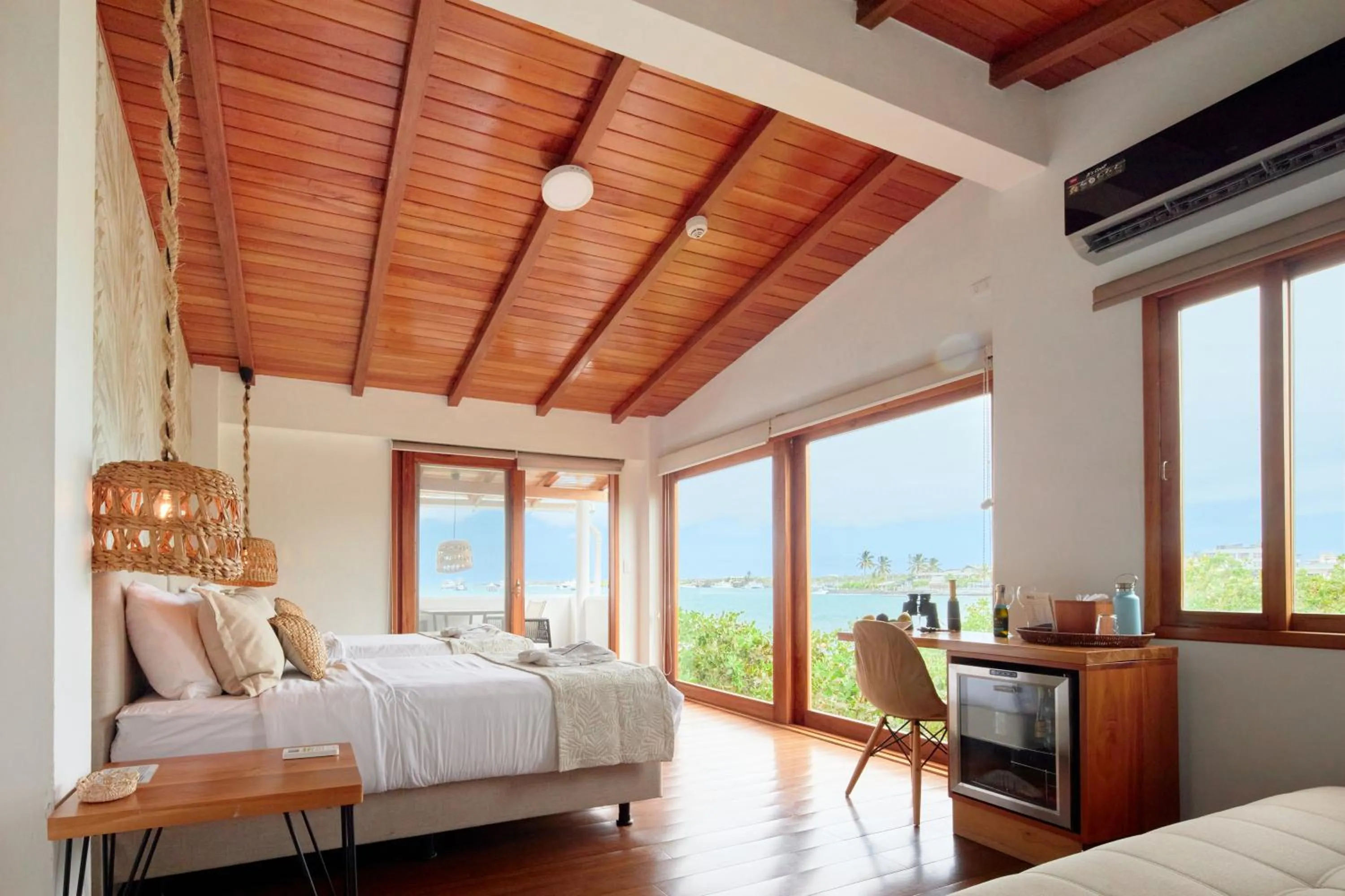 Bedroom, Bed in Blu Galapagos Sustainable Waterfront Lodge