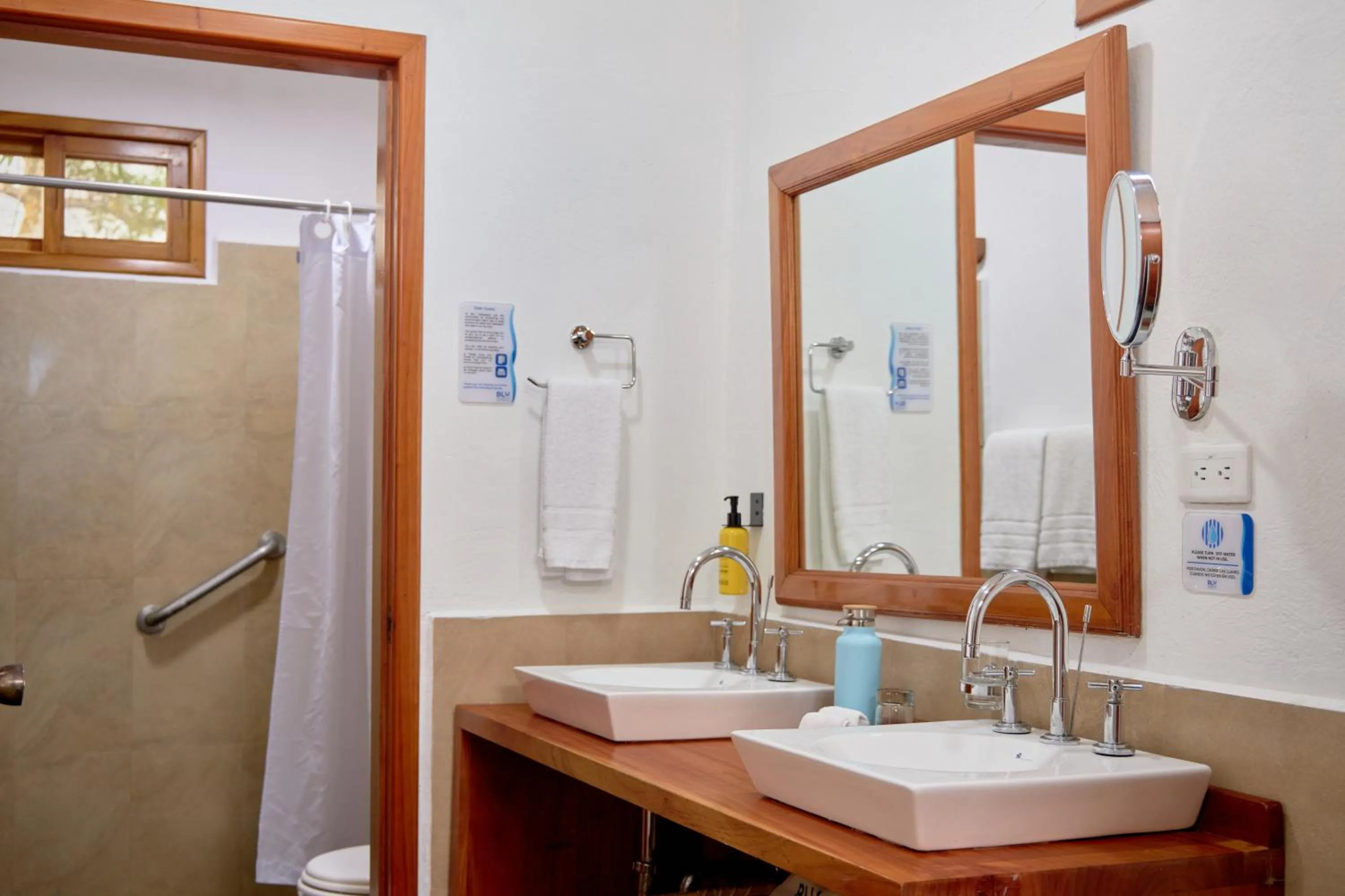 Bathroom in Blu Galapagos Sustainable Waterfront Lodge