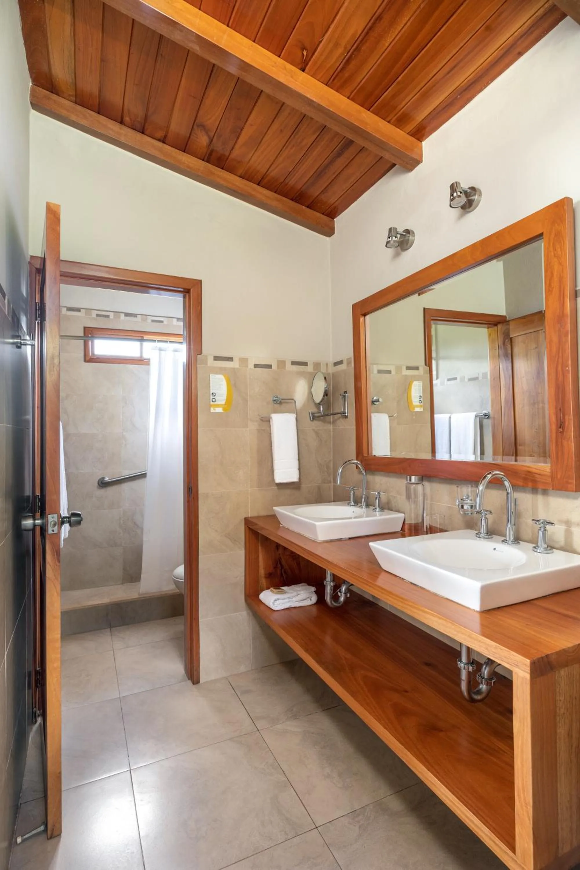 Bathroom in Blu Galapagos Sustainable Waterfront Lodge