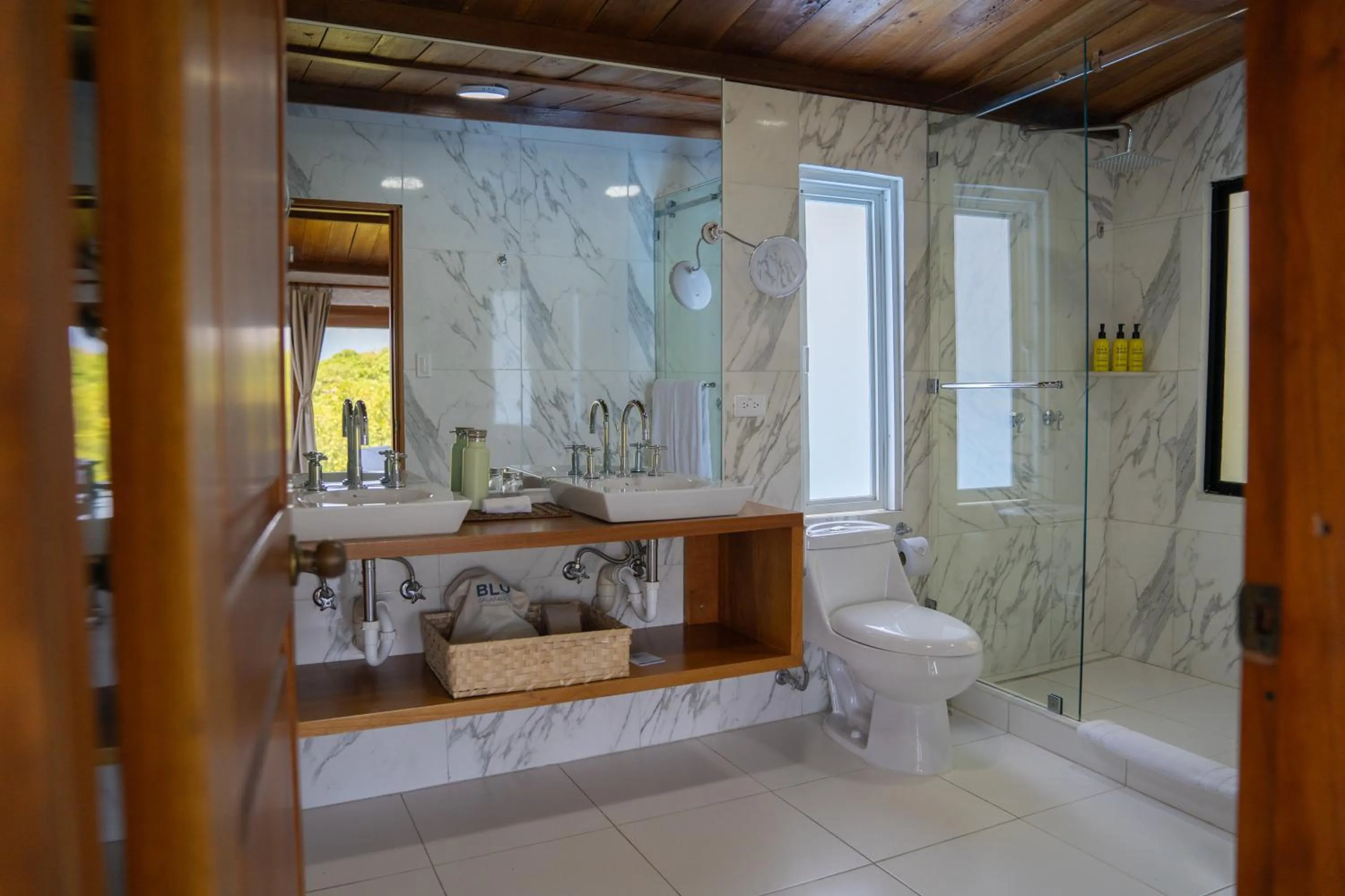Bathroom in Blu Galapagos Sustainable Waterfront Lodge