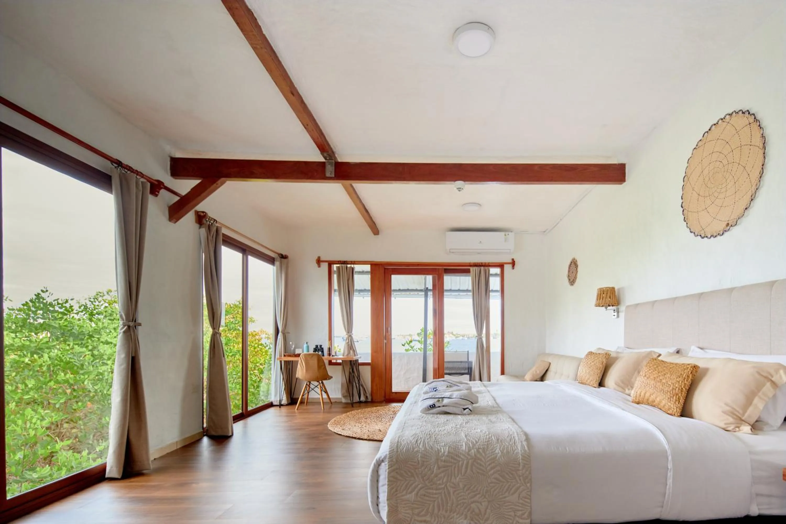 Bedroom, Bed in Blu Galapagos Sustainable Waterfront Lodge