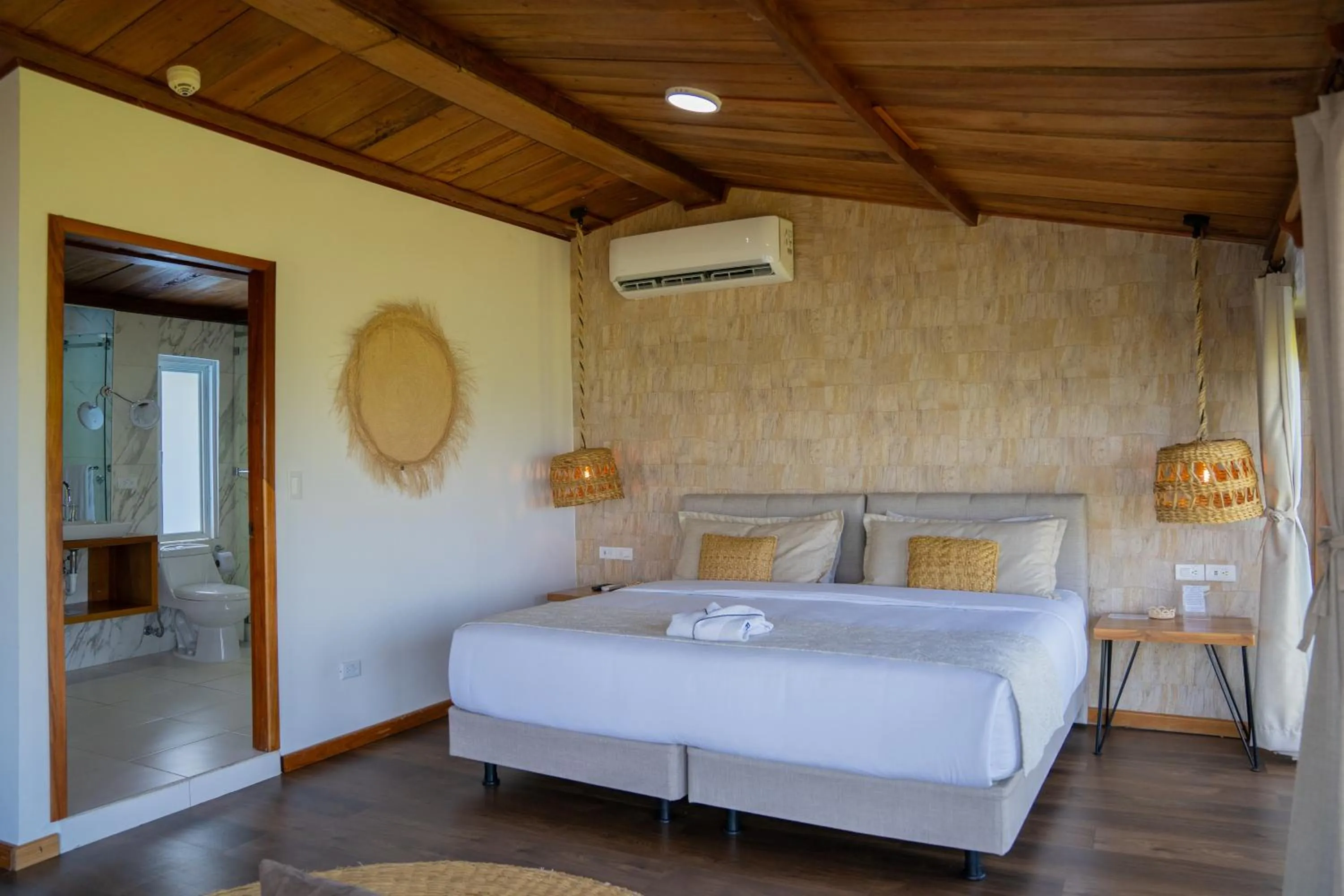 Bedroom, Bed in Blu Galapagos Sustainable Waterfront Lodge