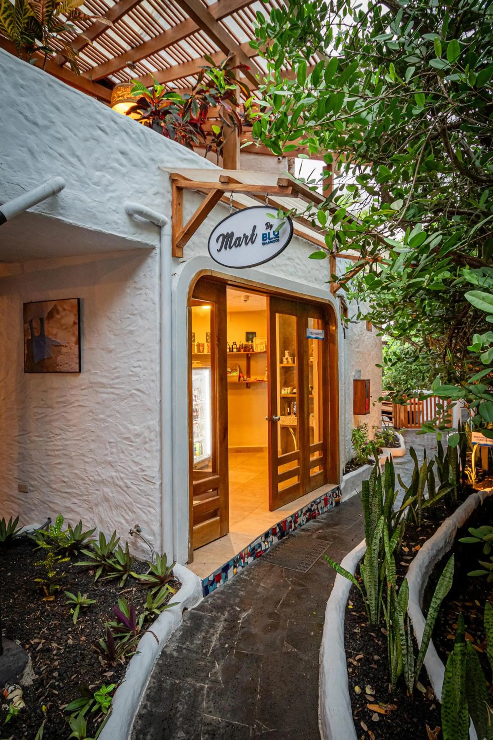 On-site shops in Blu Galapagos Sustainable Waterfront Lodge