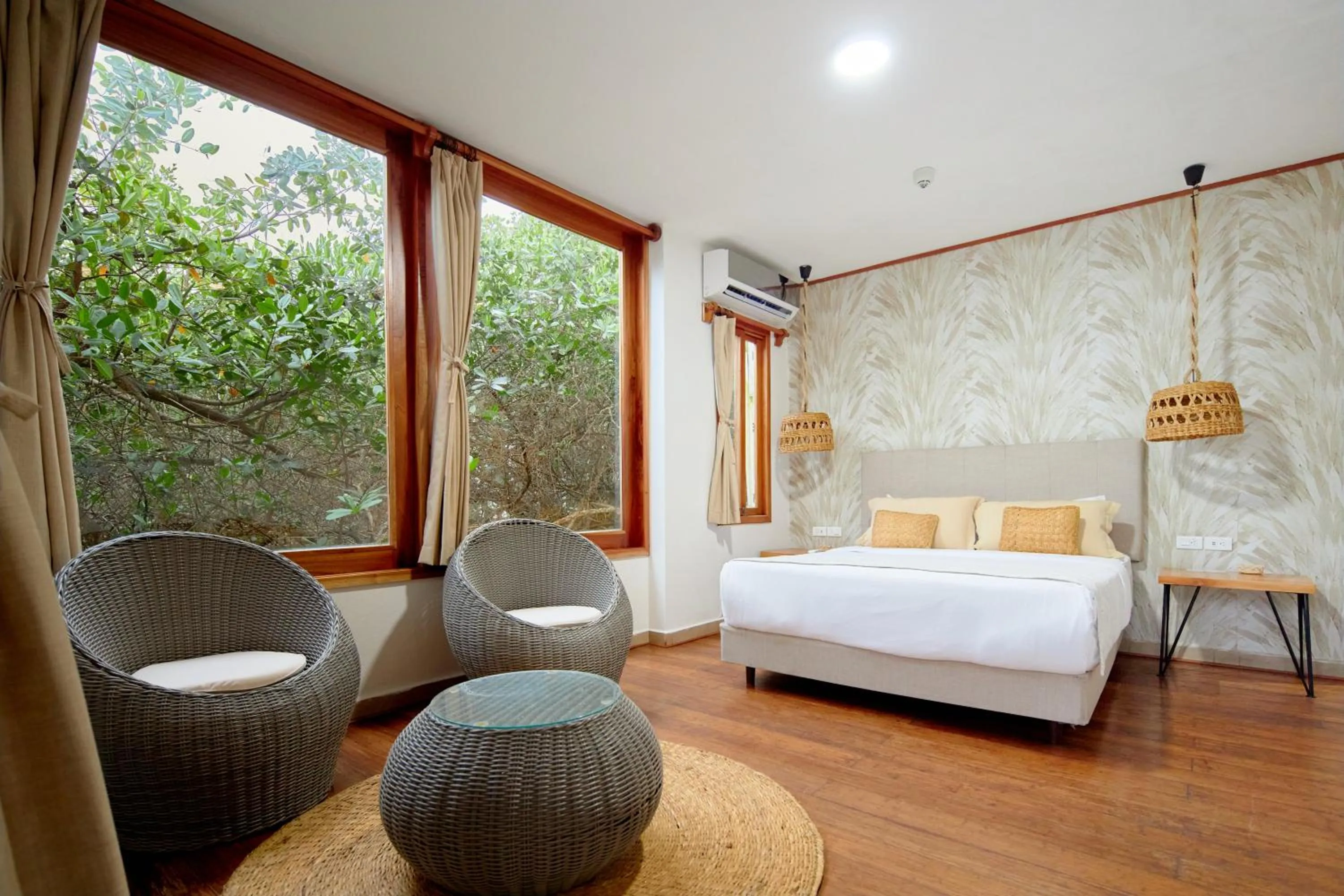 Bedroom, Bed in Blu Galapagos Sustainable Waterfront Lodge