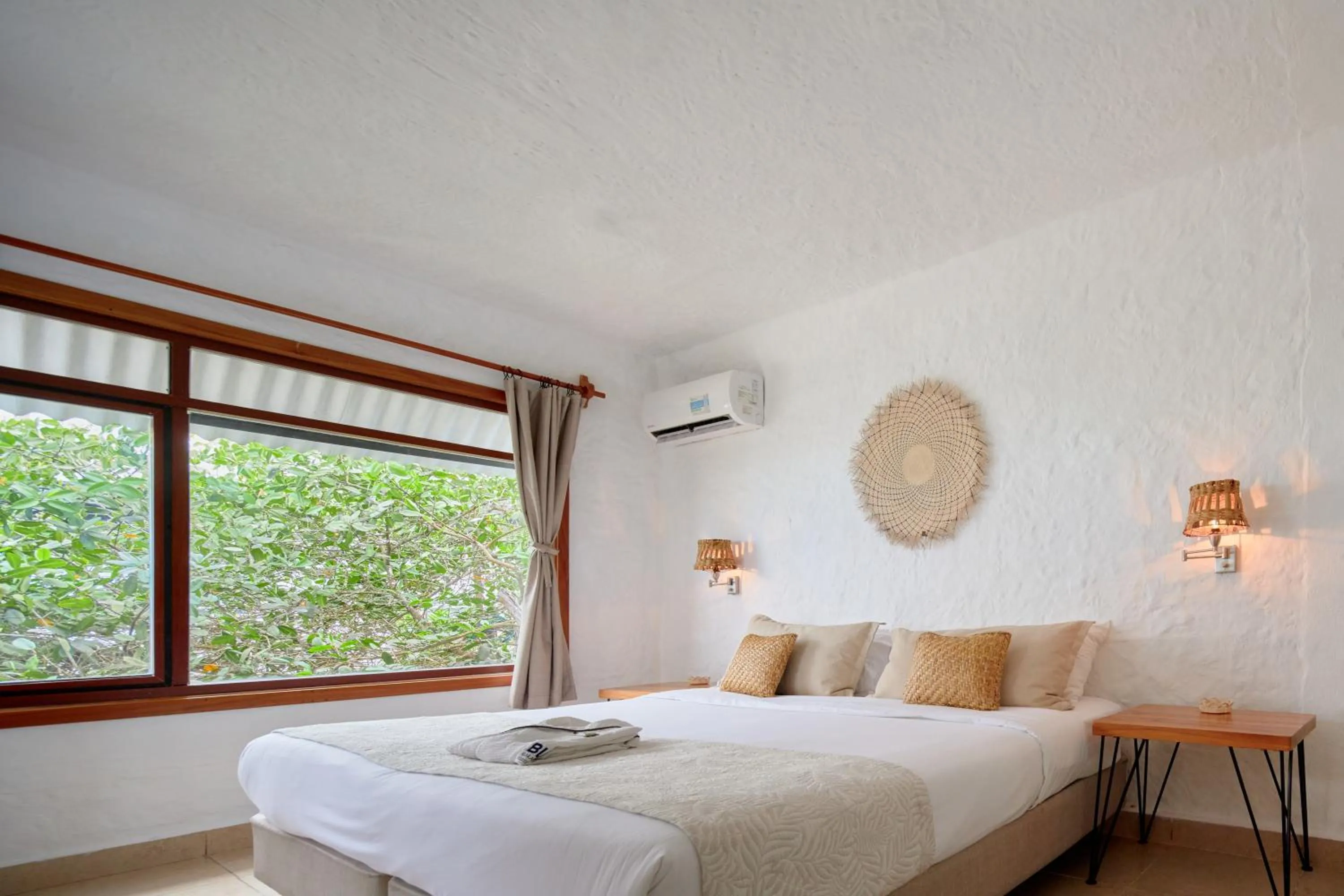 Bedroom, Bed in Blu Galapagos Sustainable Waterfront Lodge