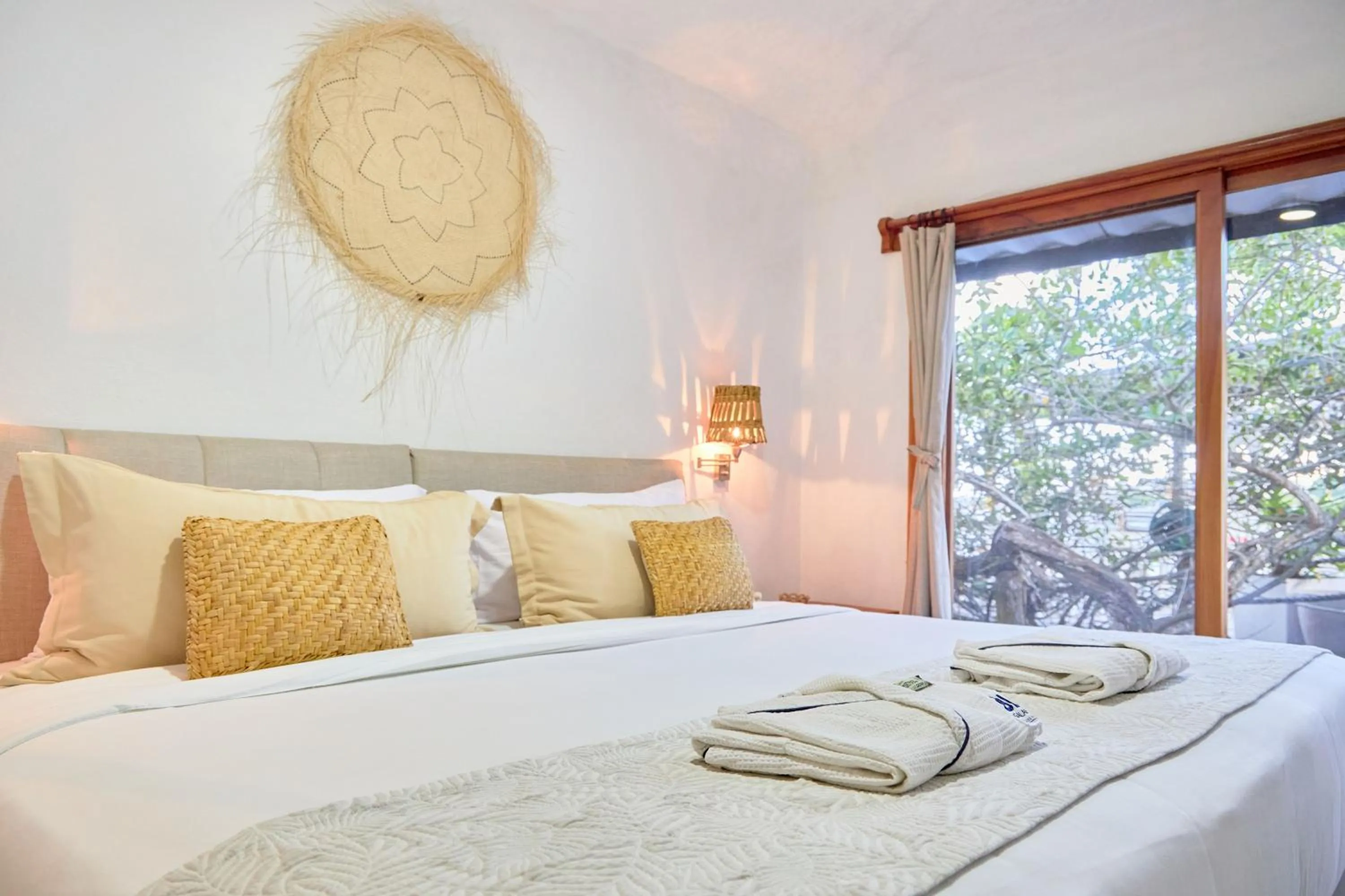 Bedroom, Bed in Blu Galapagos Sustainable Waterfront Lodge