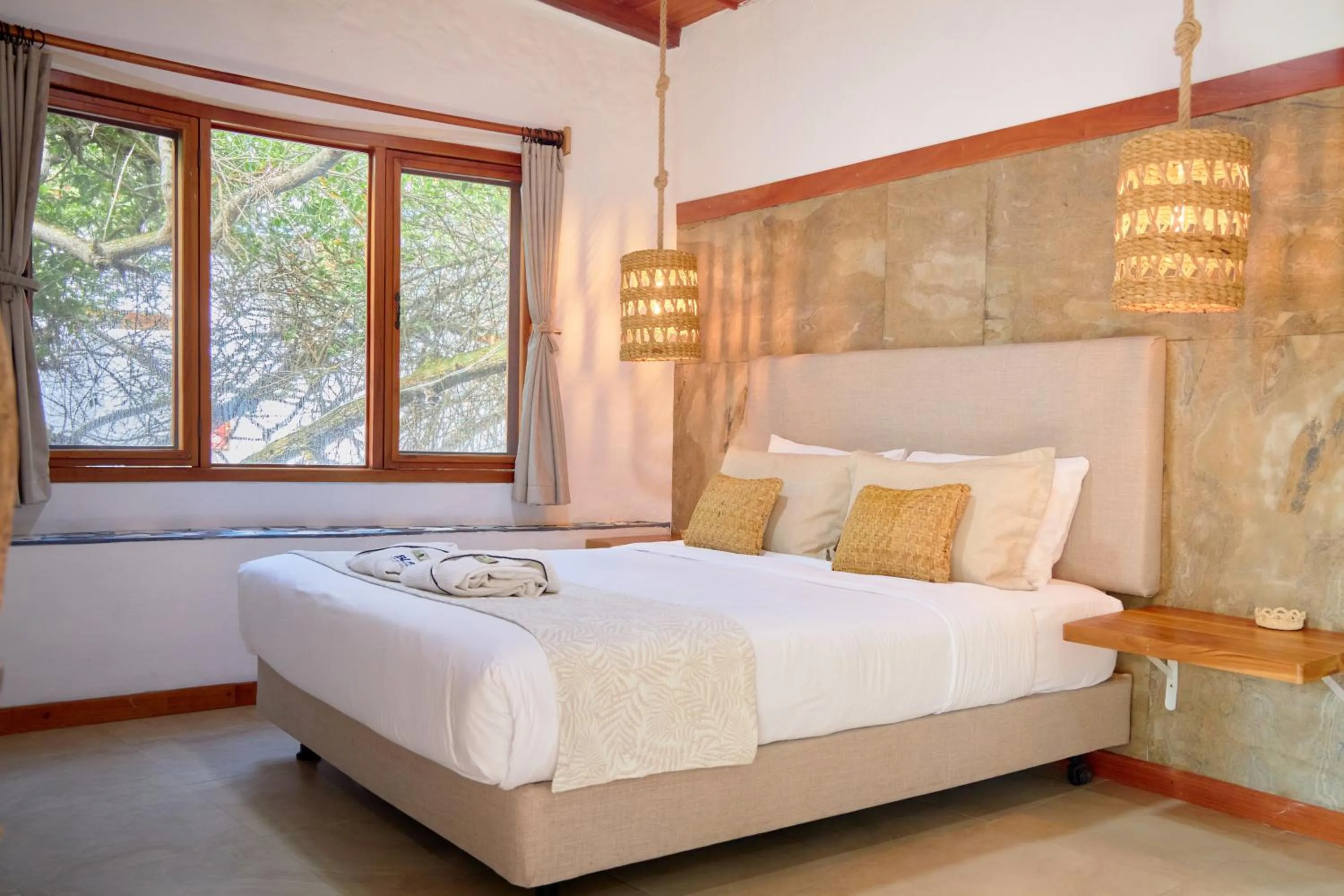 Bedroom, Bed in Blu Galapagos Sustainable Waterfront Lodge