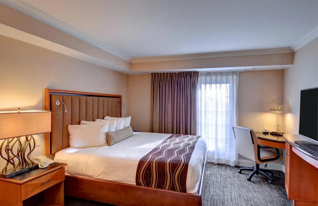 Bedroom, Bed in Eden Resort and Suites, BW Premier Collection