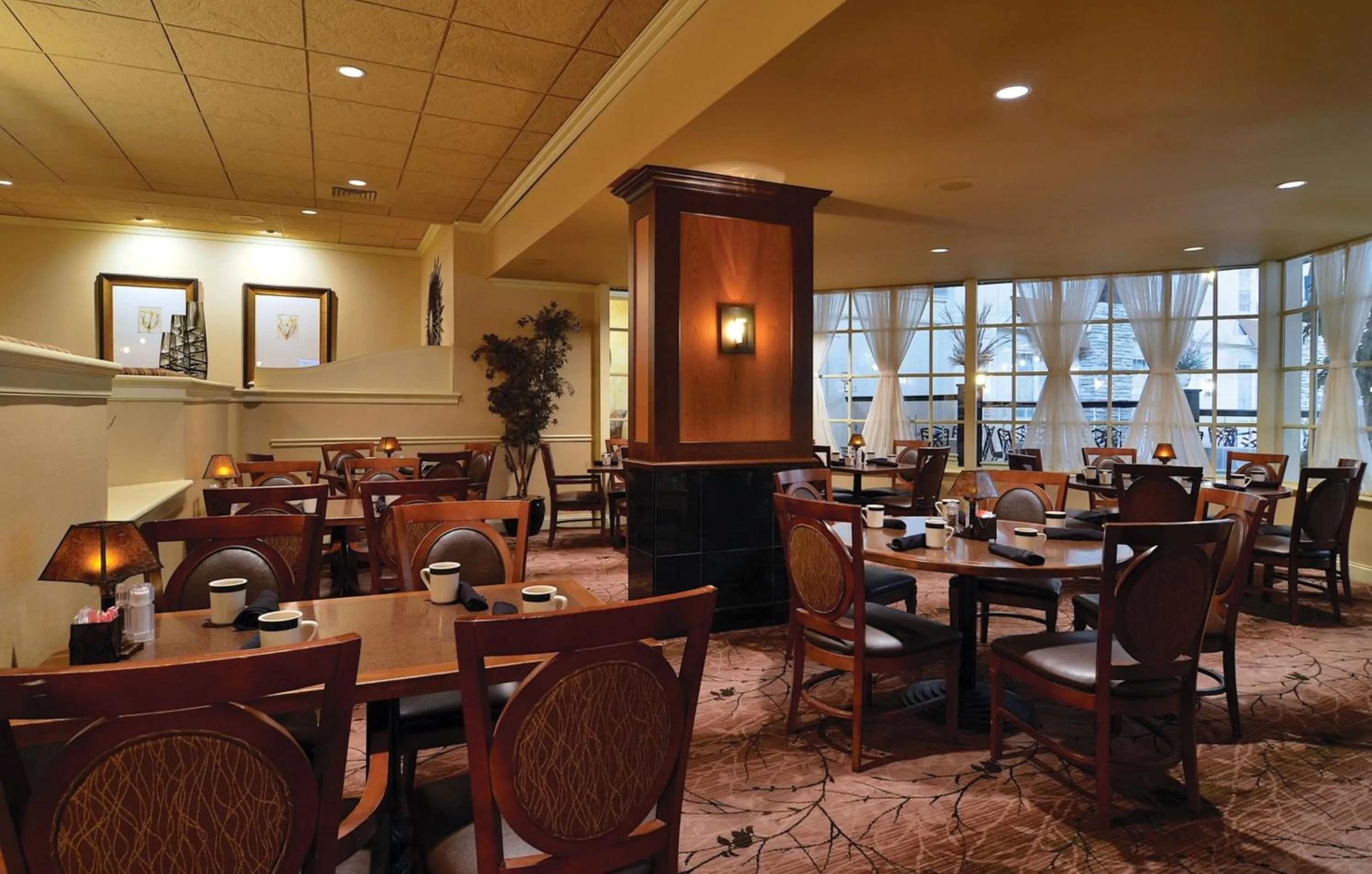 Restaurant/places to eat in Eden Resort and Suites, BW Premier Collection