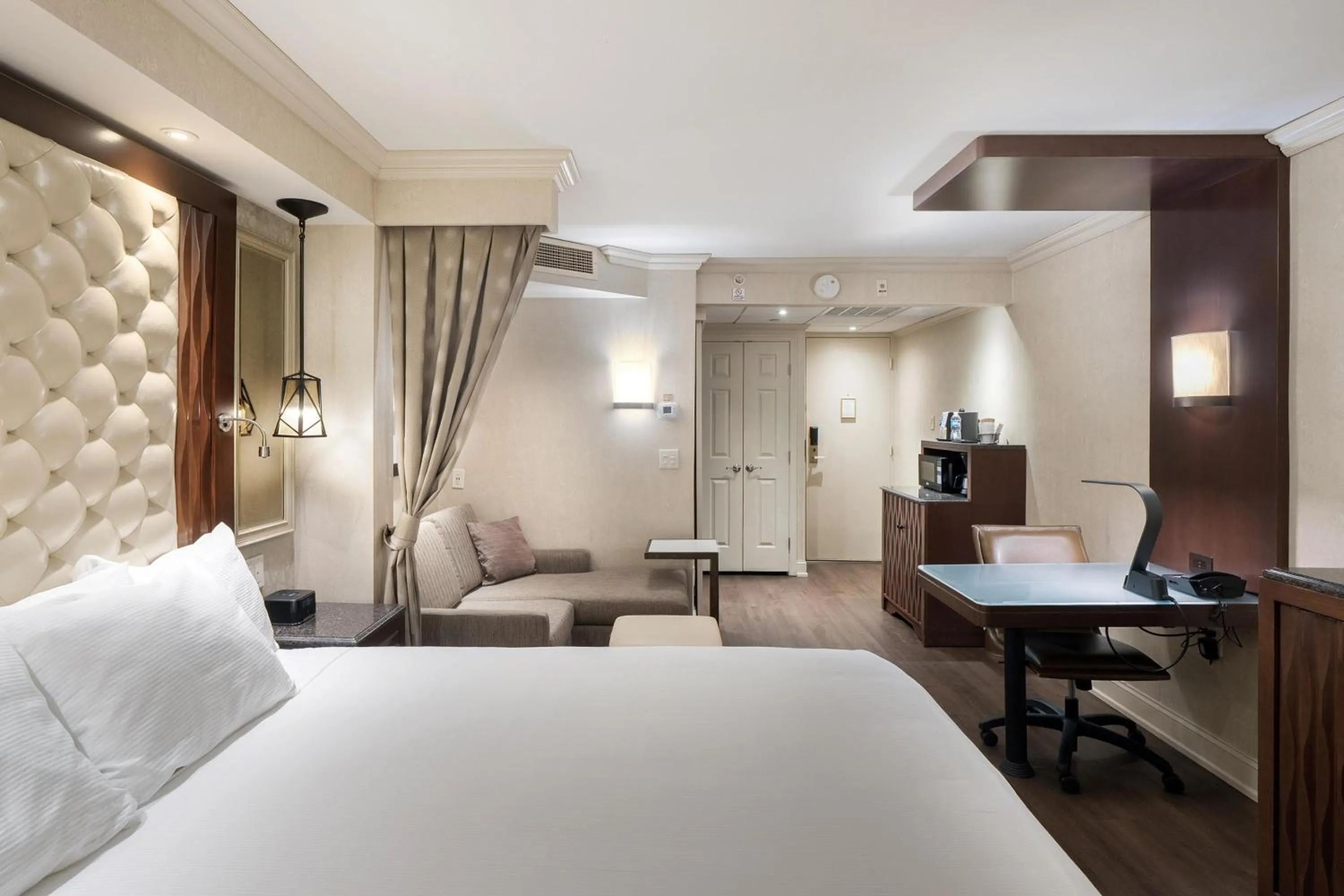 Bedroom, Bed in Eden Resort and Suites, BW Premier Collection