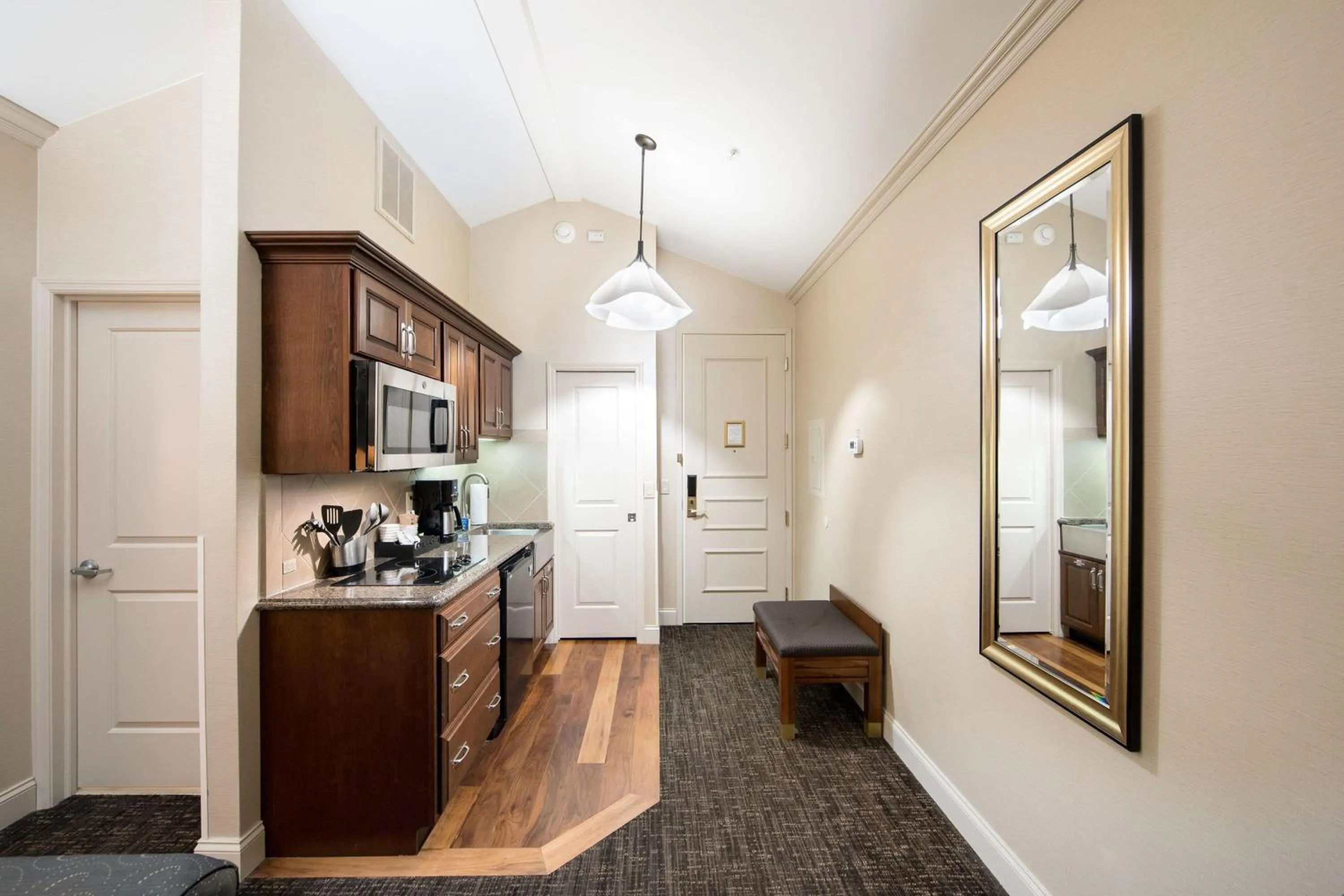 Kitchen or kitchenette in Eden Resort and Suites, BW Premier Collection