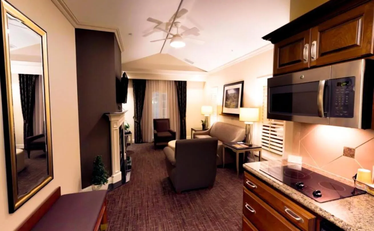 Kitchen or kitchenette in Eden Resort and Suites, BW Premier Collection