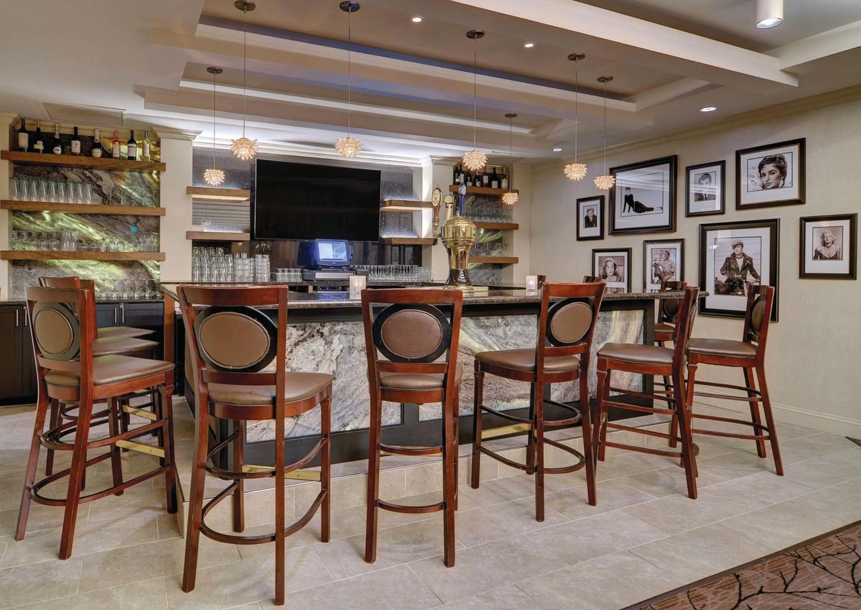 Restaurant/places to eat in Eden Resort and Suites, BW Premier Collection