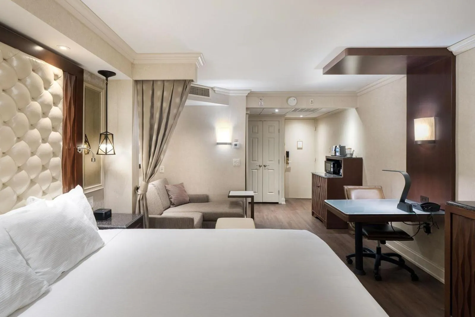 Bed in Eden Resort and Suites, BW Premier Collection