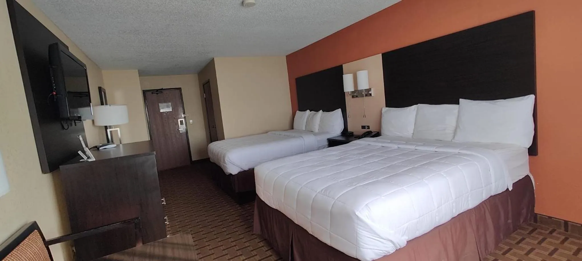 Bed in Quality Inn & Suites Benton Harbor - St Joseph