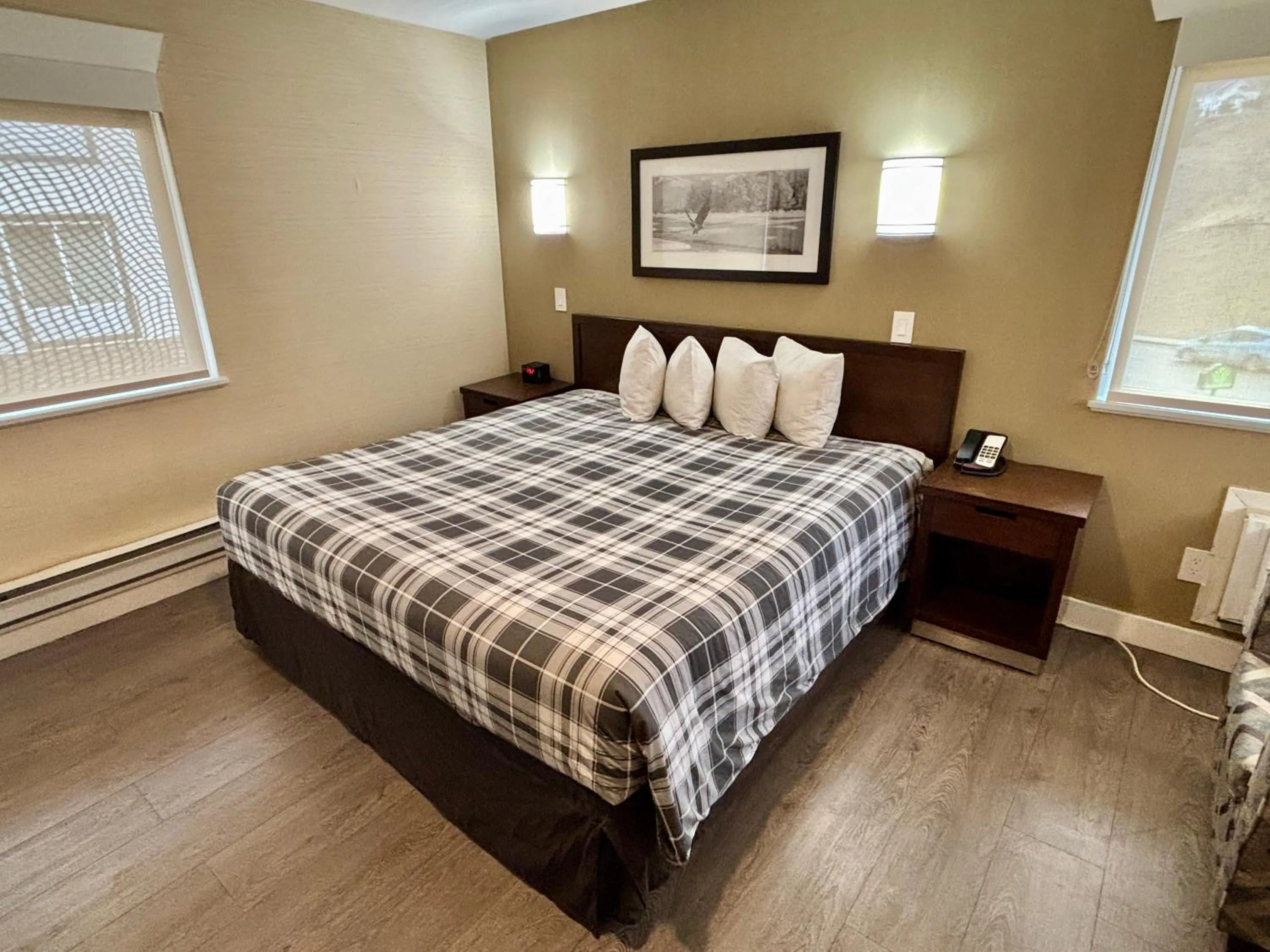 Bed in Rodeway Inn & Suites