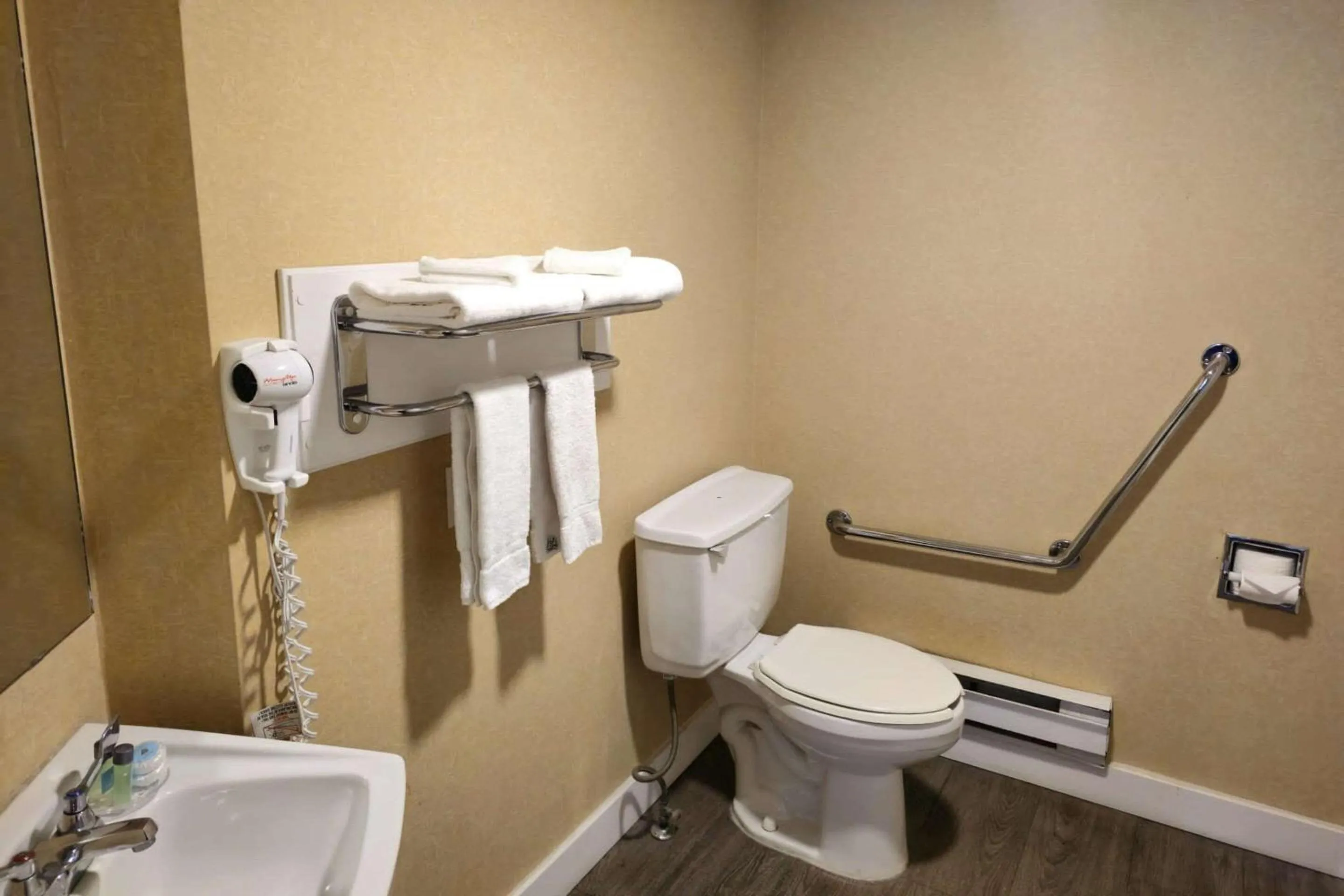 Bedroom in Rodeway Inn & Suites