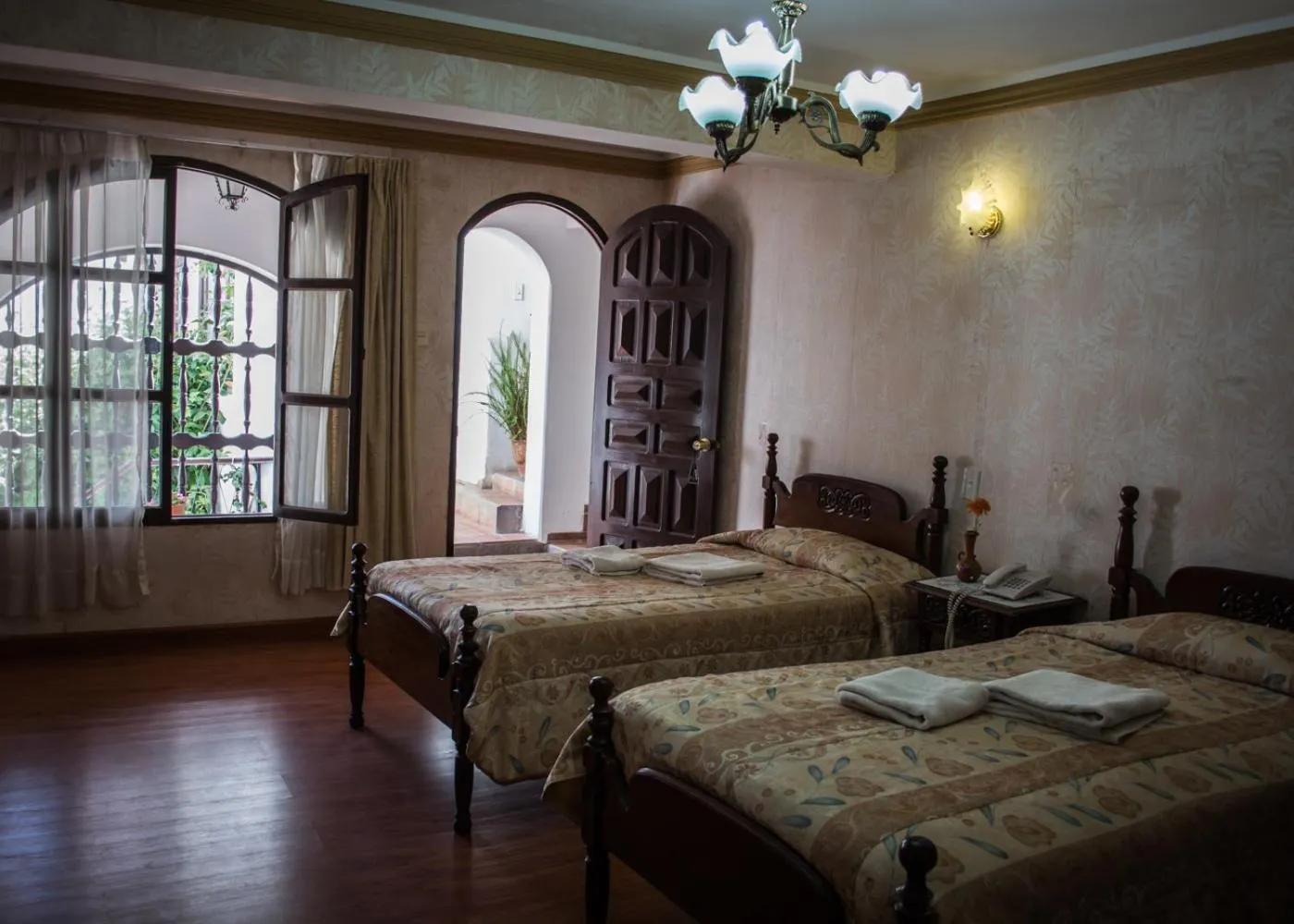 Inner courtyard view, Bed in Hostal Sucre