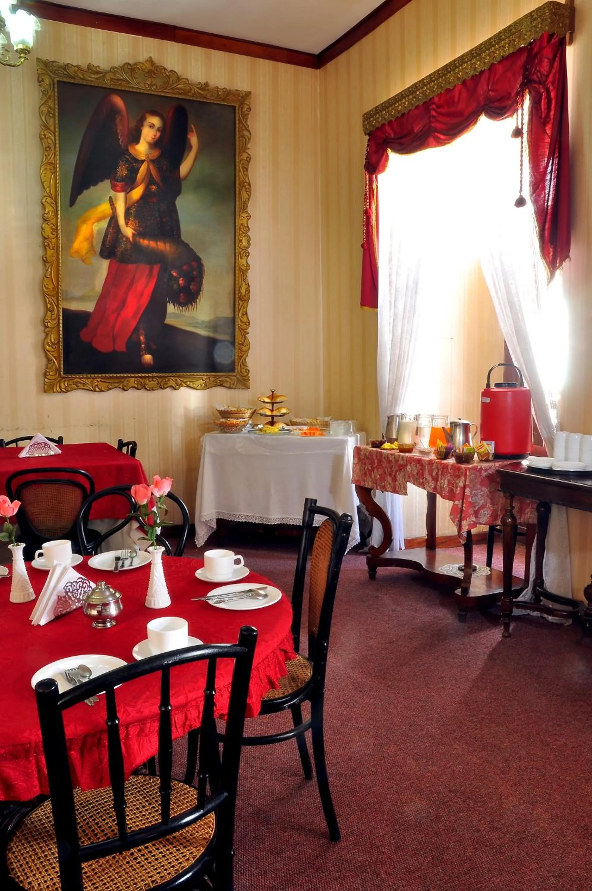 Restaurant/places to eat in Hostal Sucre