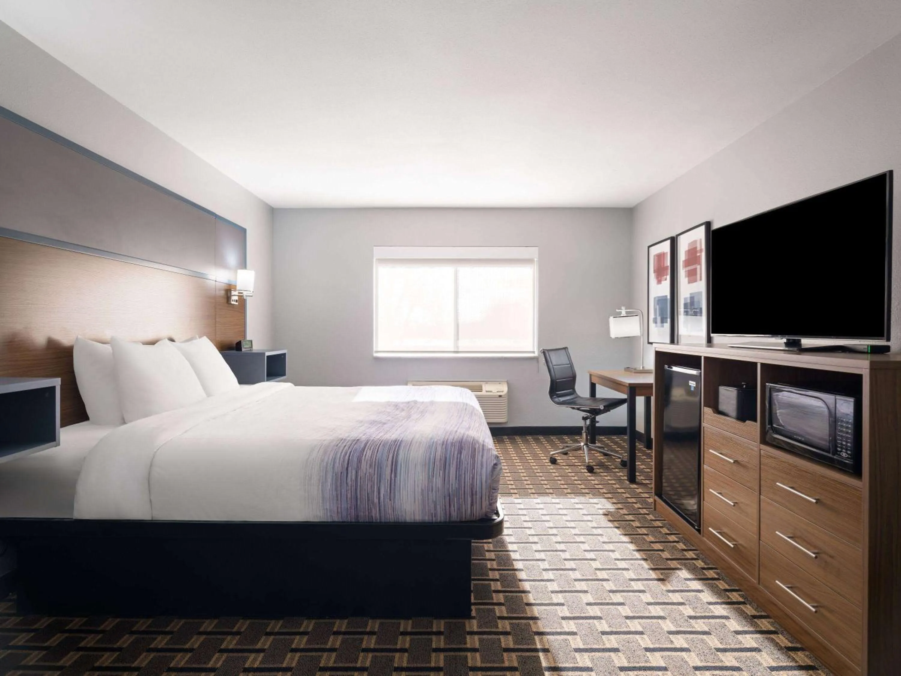 Photo of the whole room, Bed in Best Western Woodstock Inn