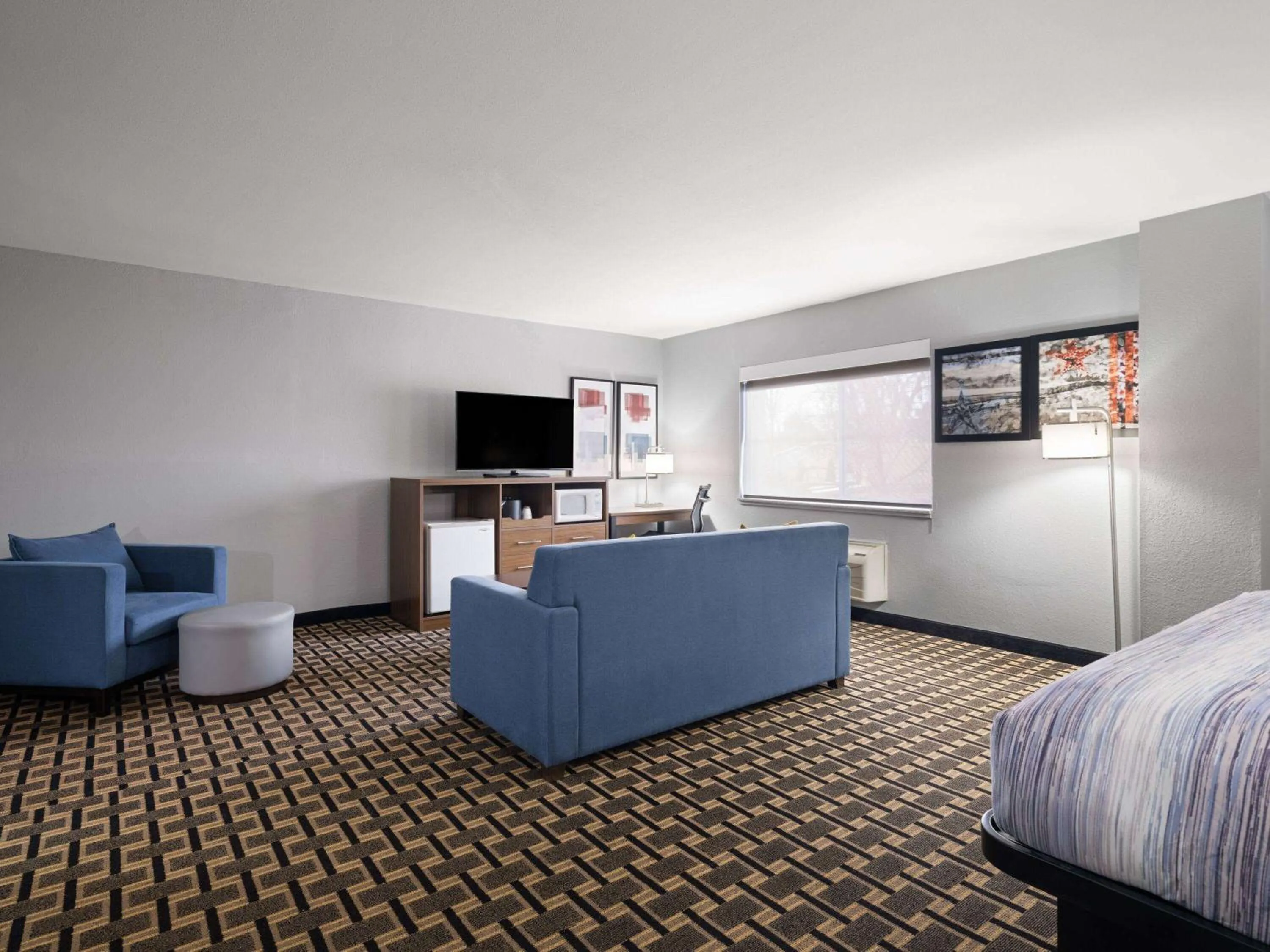 Photo of the whole room, Bed in Best Western Woodstock Inn