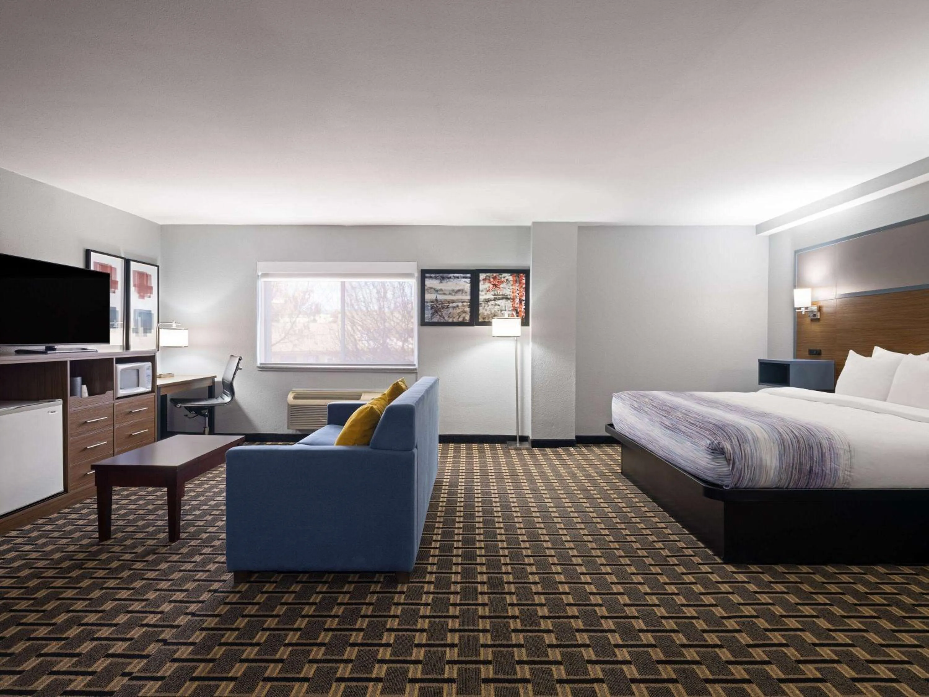 Photo of the whole room, Bed in Best Western Woodstock Inn