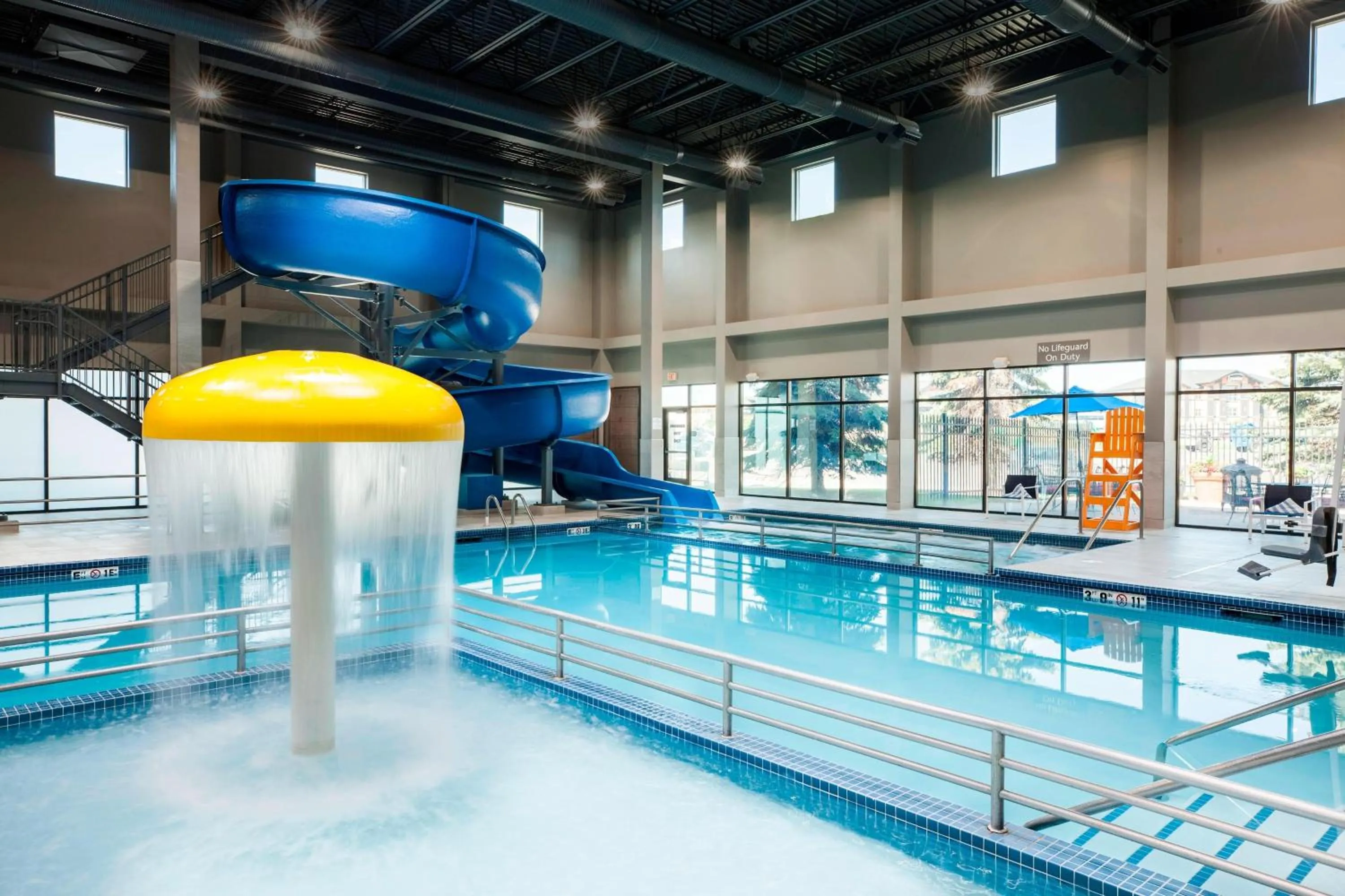 Swimming pool in Delta Hotels by Marriott Fargo