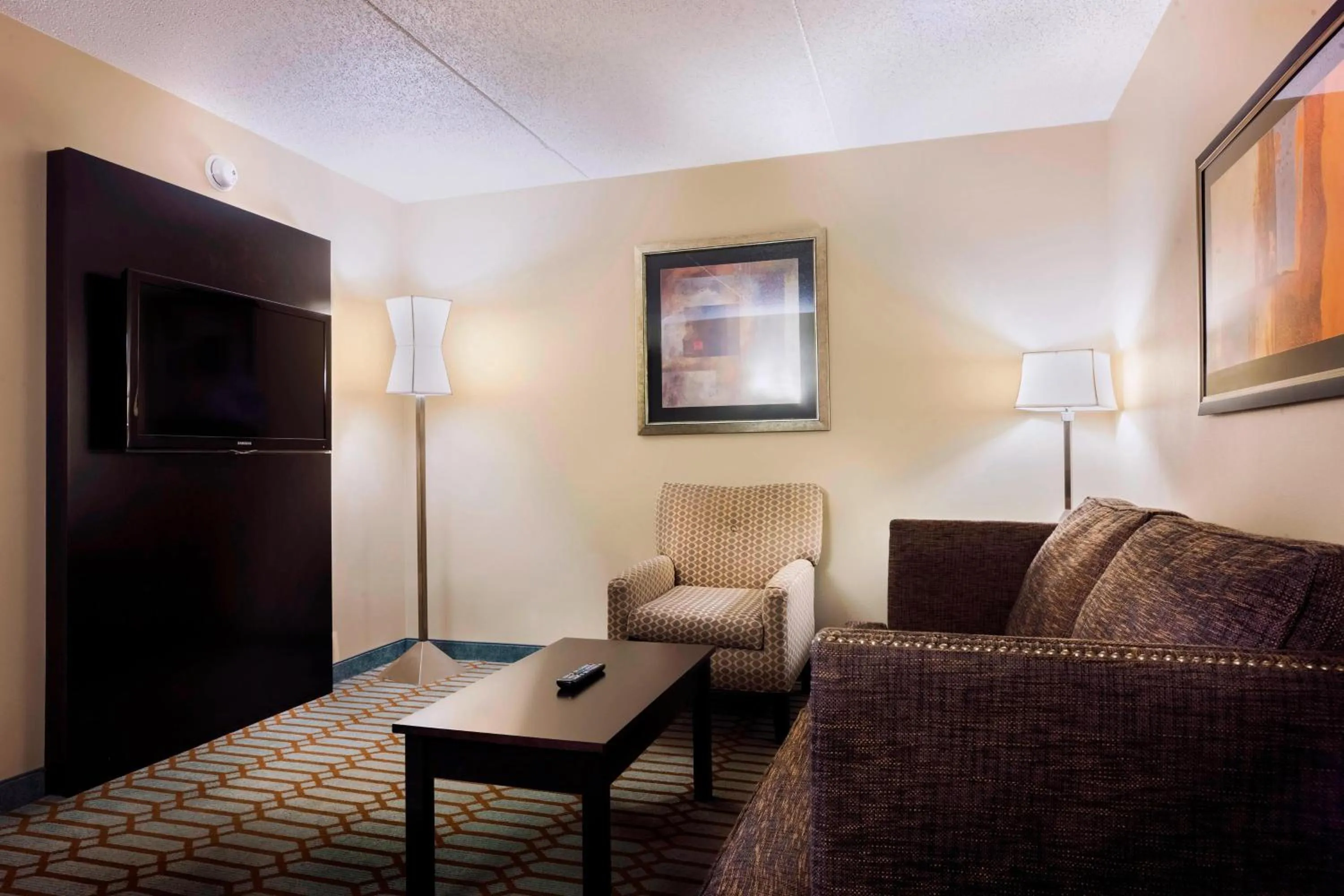 Living room in Delta Hotels by Marriott Fargo