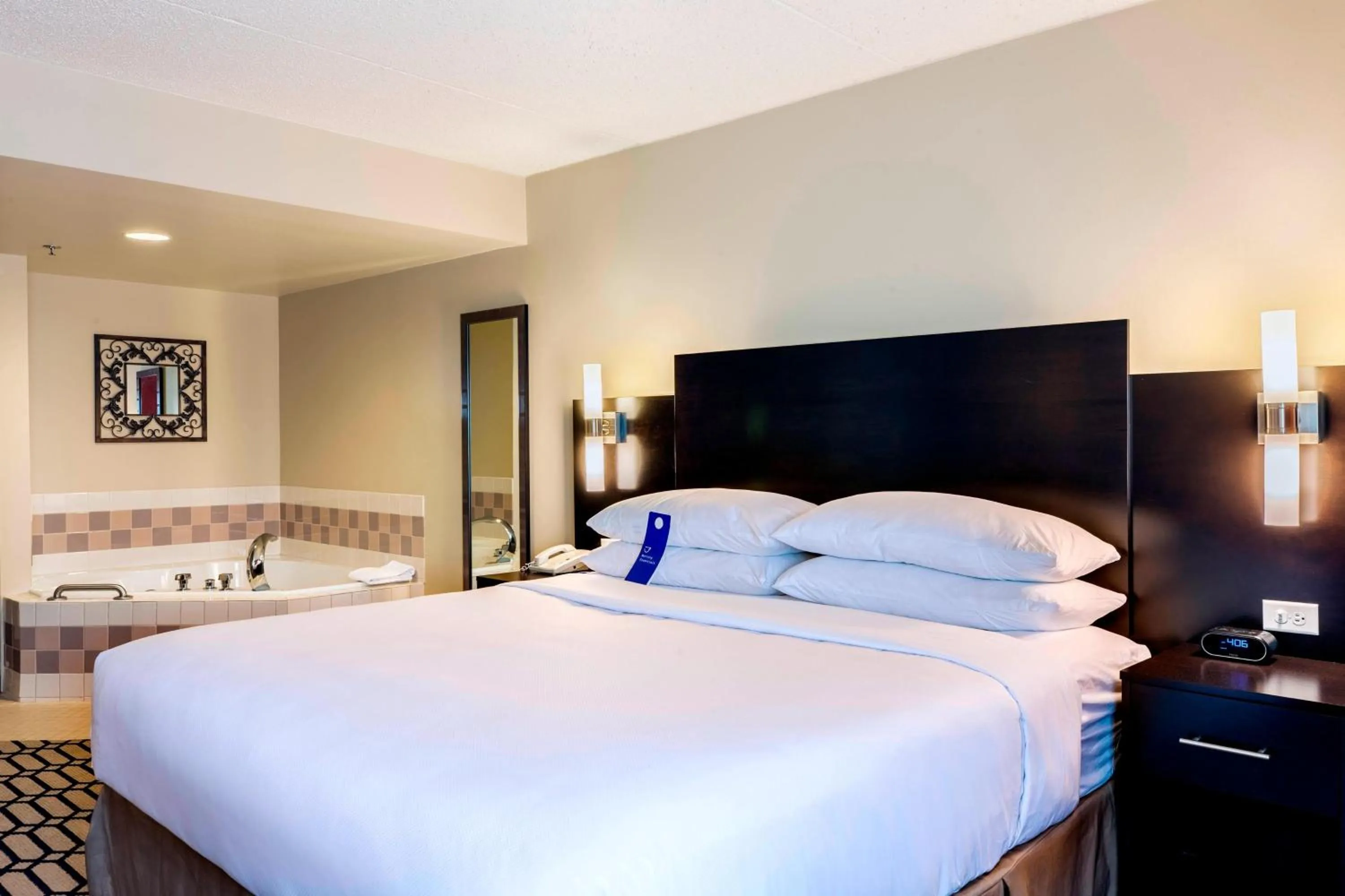 Photo of the whole room, Bed in Delta Hotels by Marriott Fargo