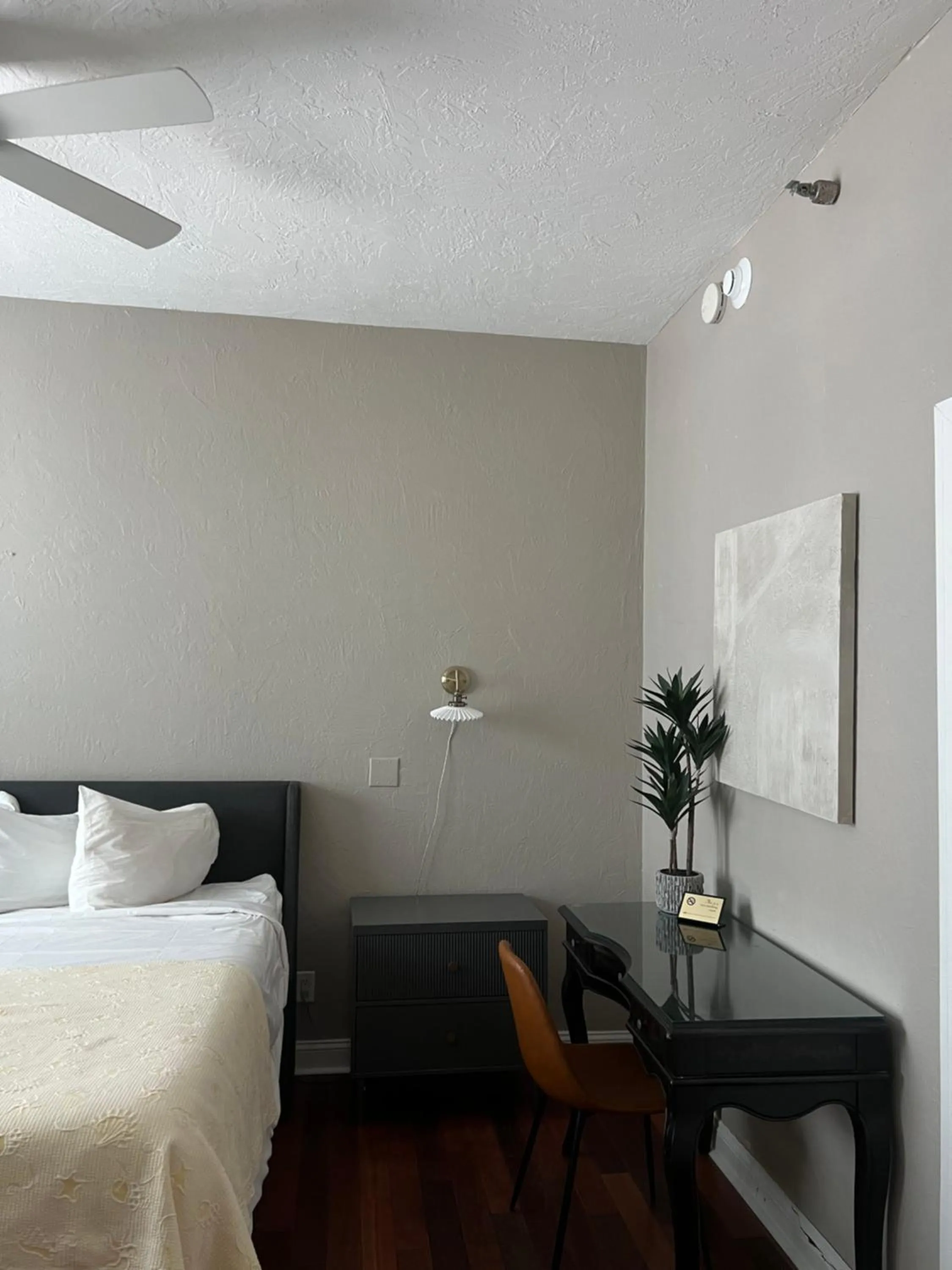 Bedroom, Bed in Casa Marina Hotel & Restaurant - Jacksonville Beach