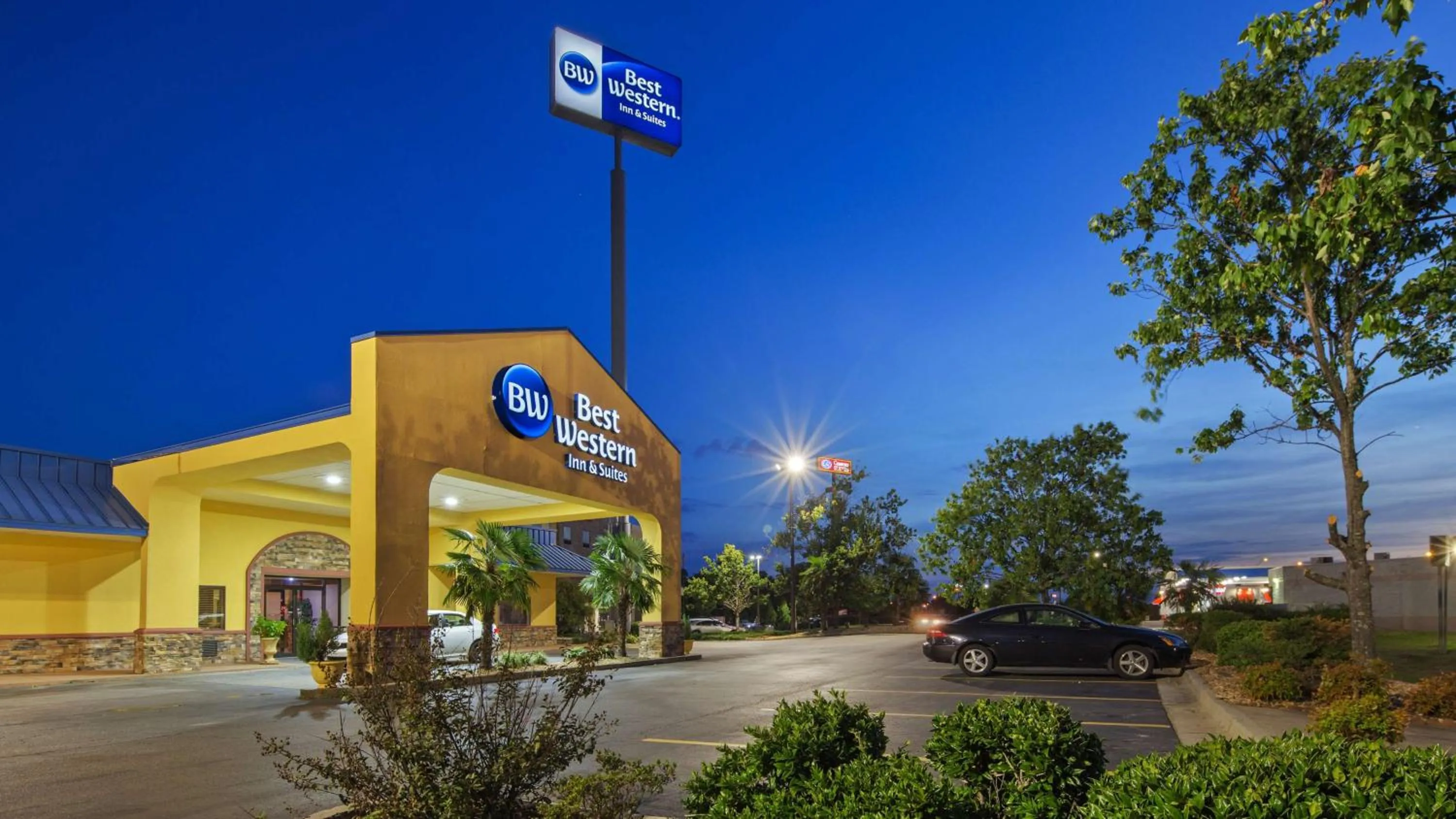 Property building in Best Western Inn & Suites