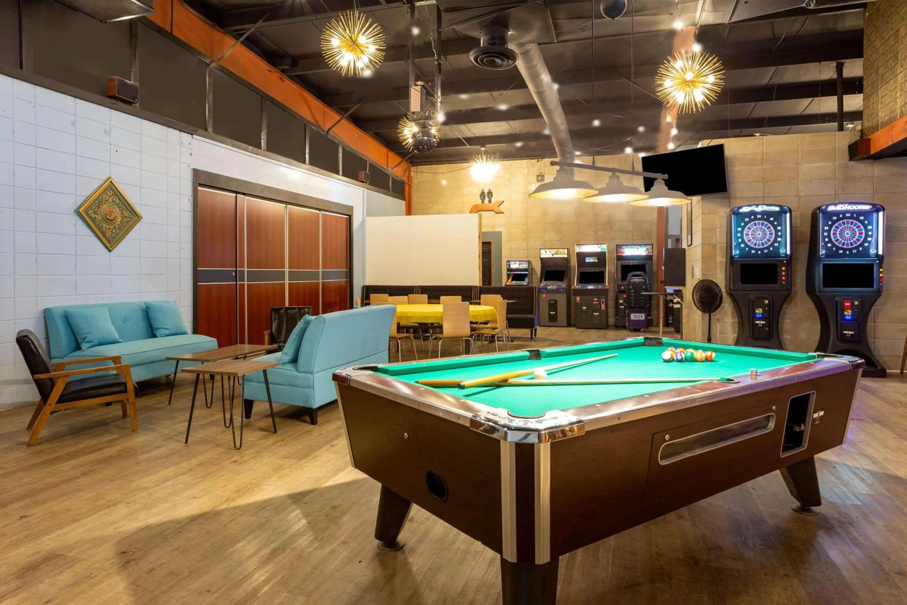 Lounge or bar in Starved Rock Motor Inn