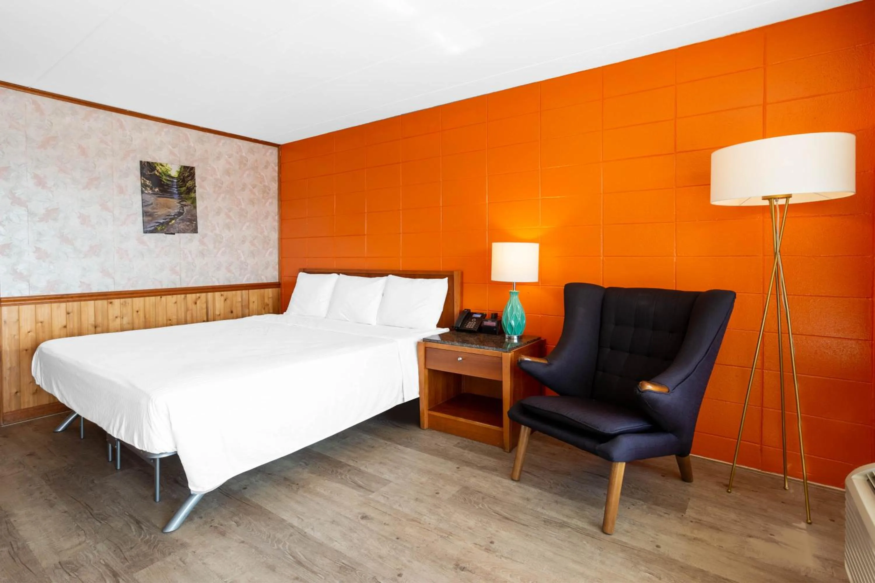 Bedroom, Bed in Starved Rock Motor Inn