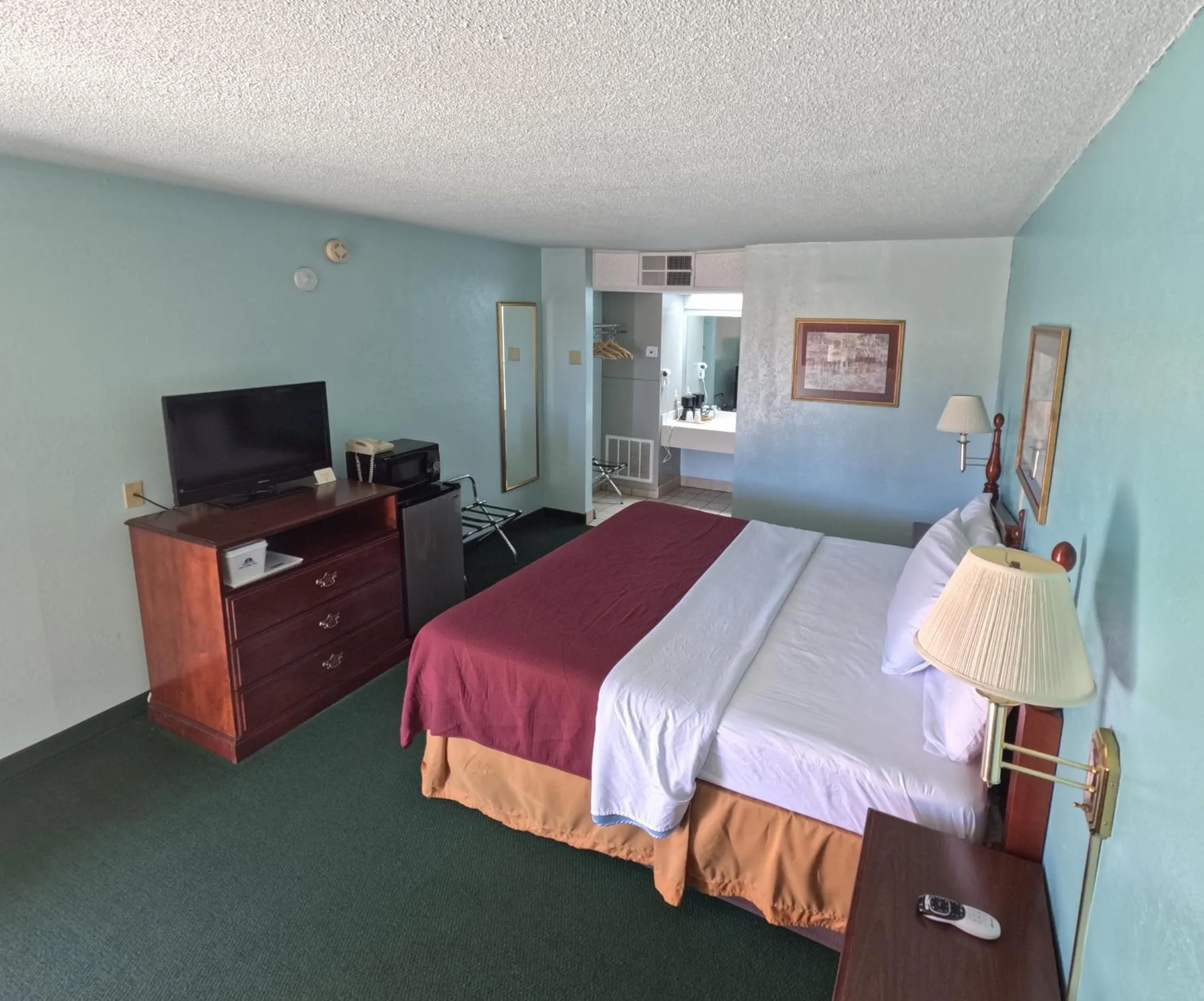 Bed in Americas Best Value Inn & Suites Vega