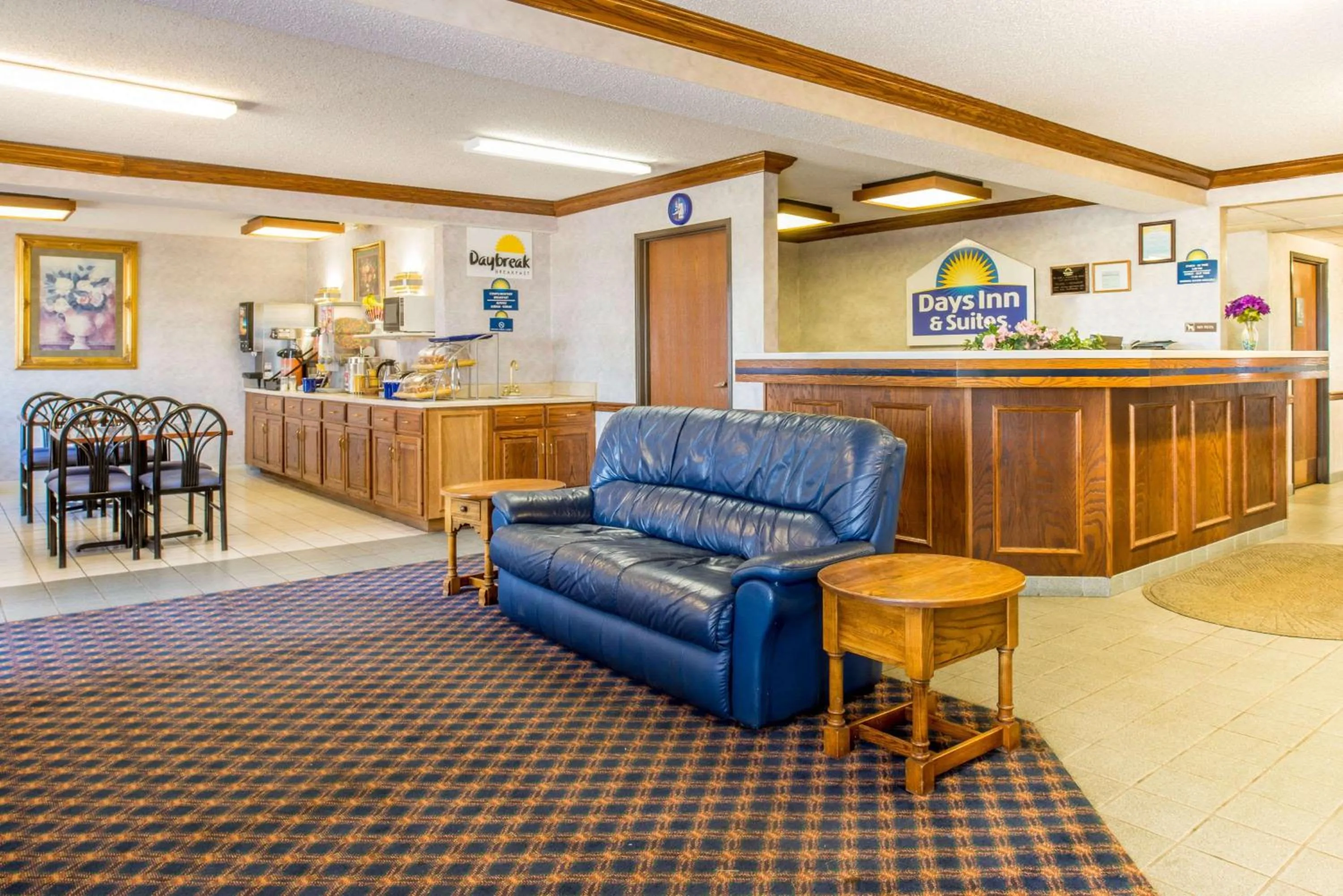 Lobby or reception in Days Inn by Wyndham Pontoon Beach